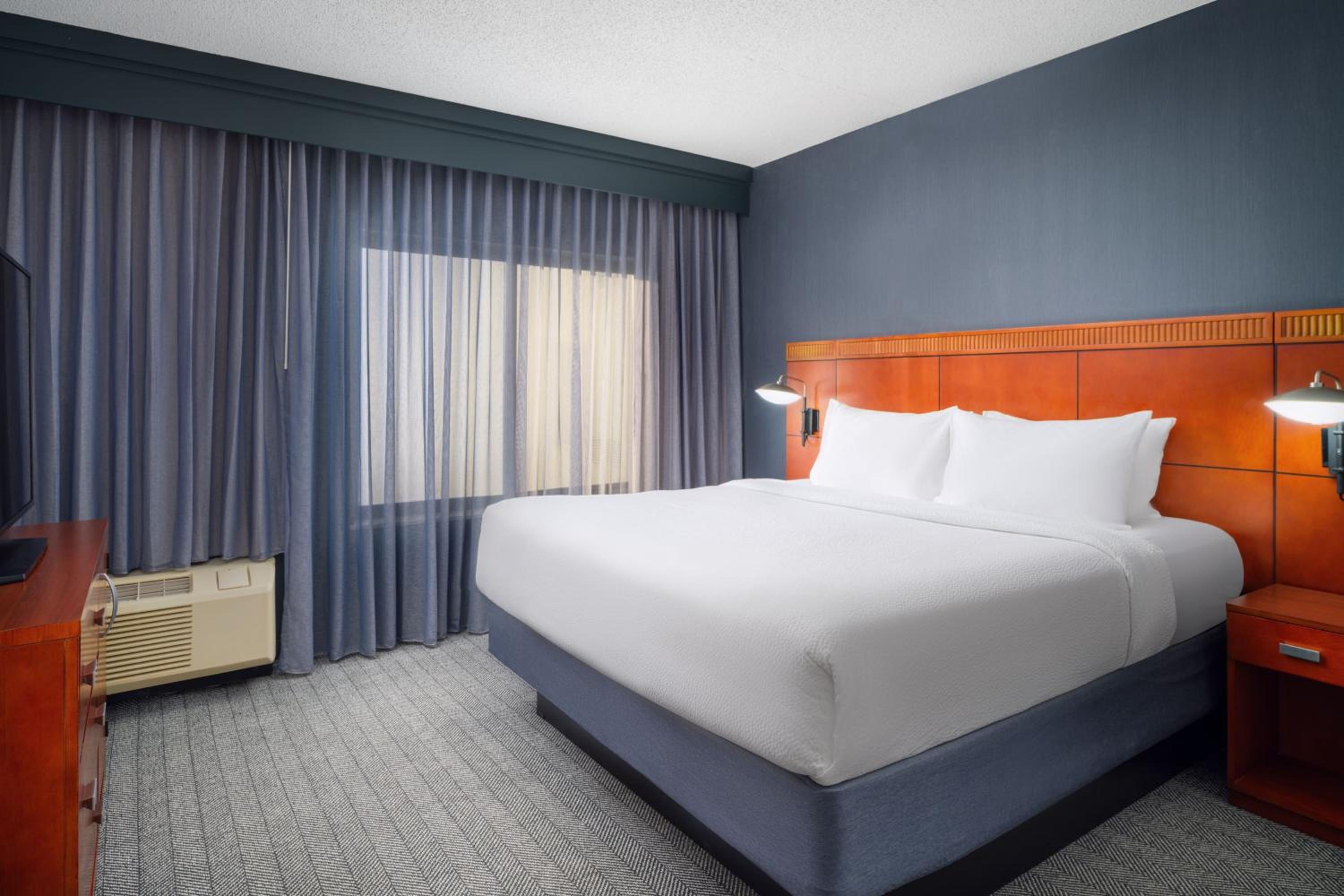 One-Bedroom King Suite with Sofa Bed - Hearing Accessible