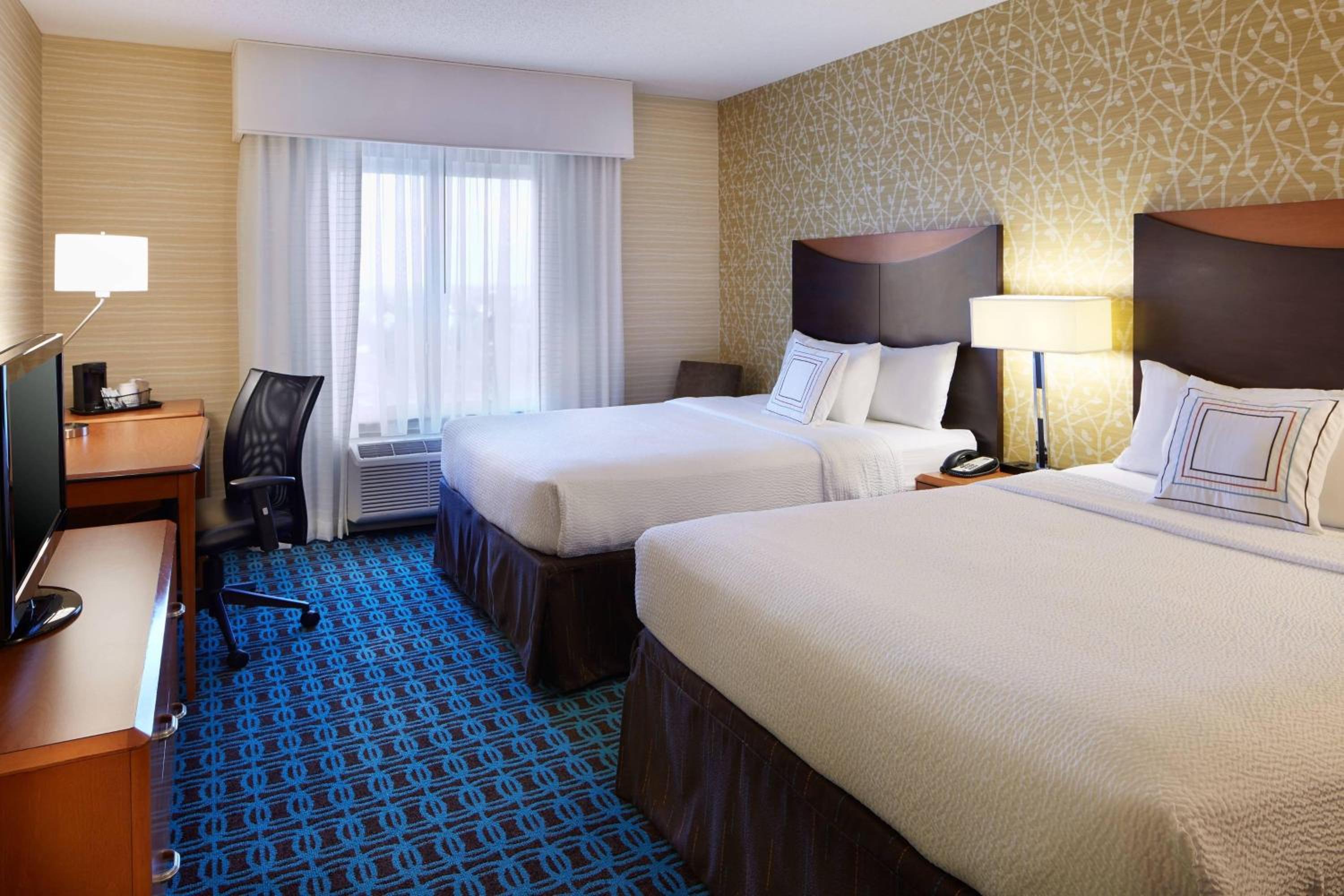 Queen Room with Two Queen Beds and Bathtub - Mobility Access/Hearing Accessible photo 1