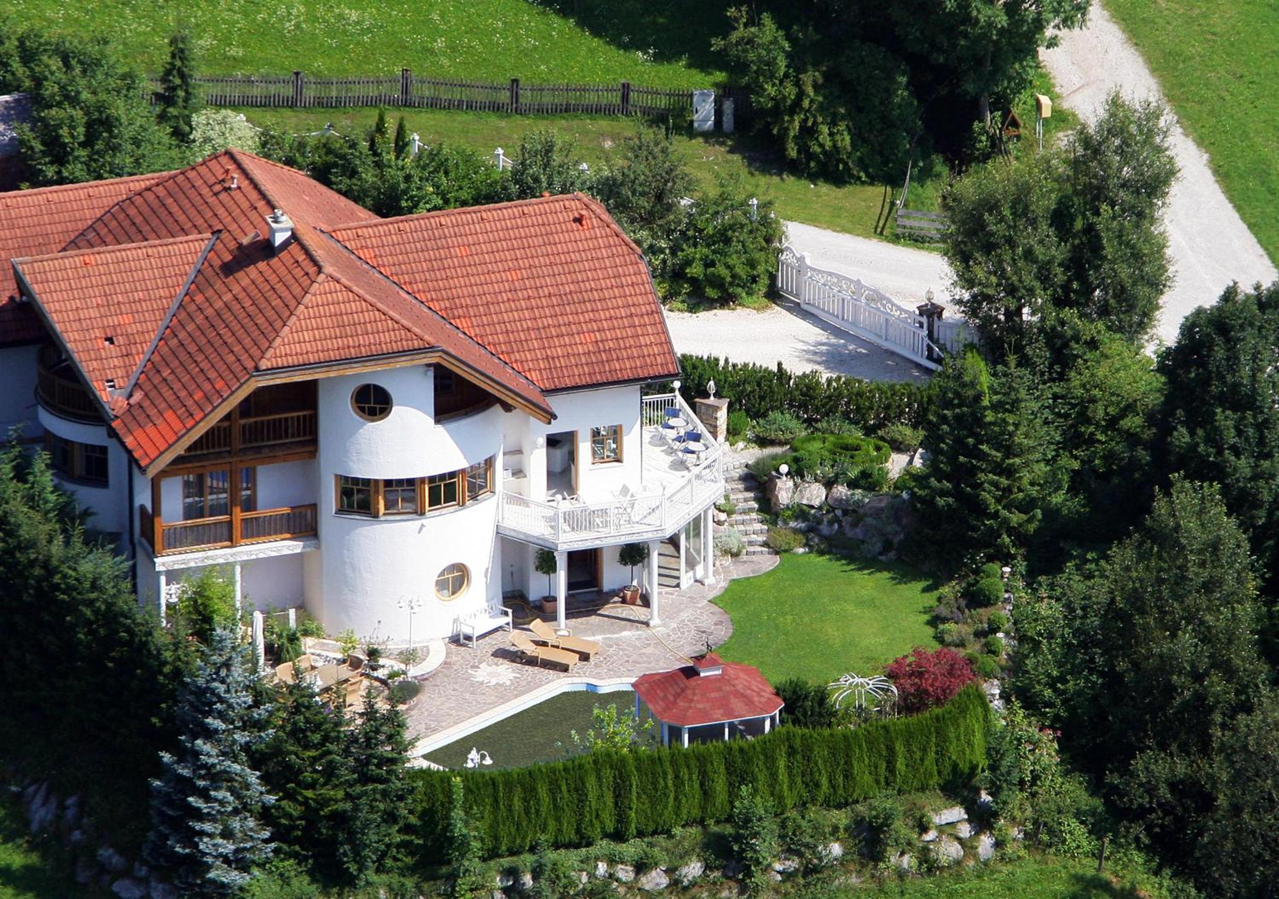 Villa photo 3