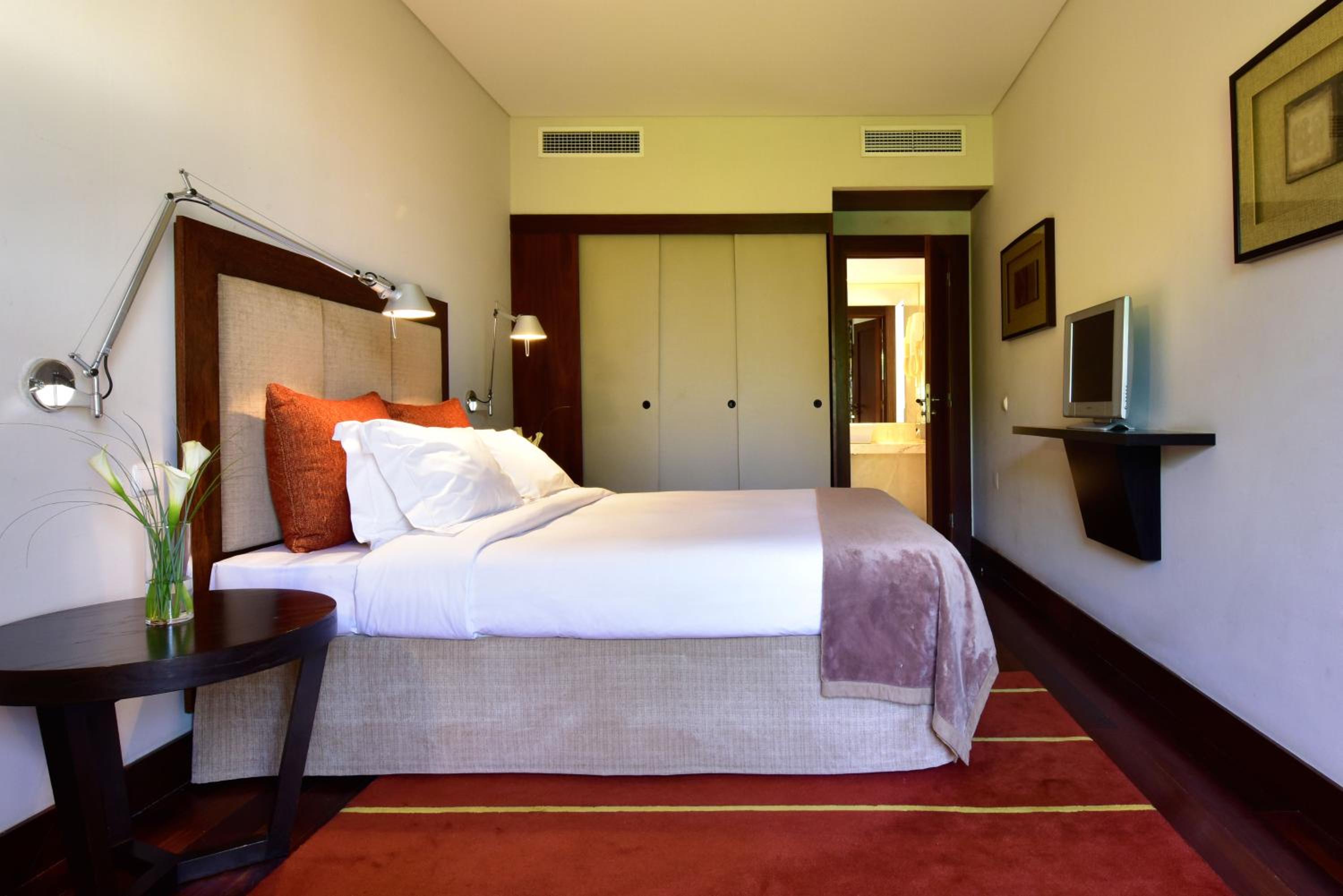 Suite - Photo 15