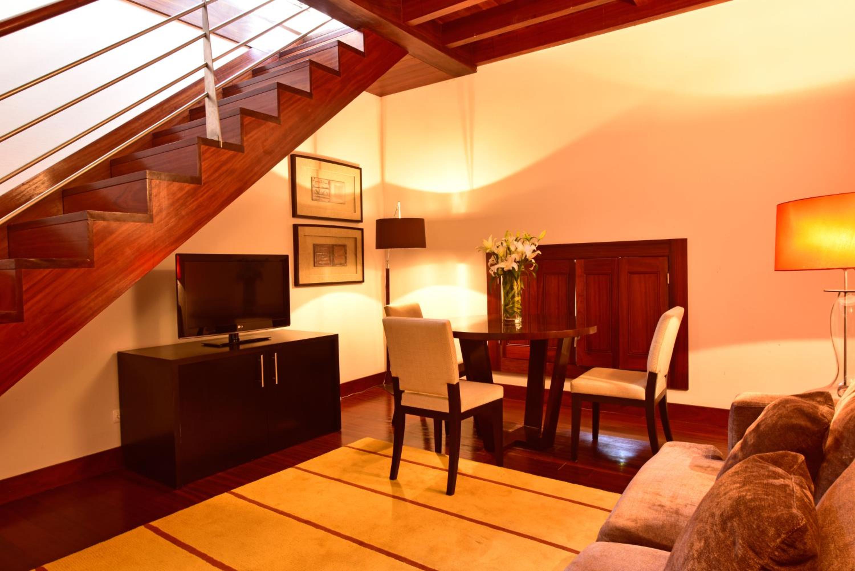 Suite - Photo 17