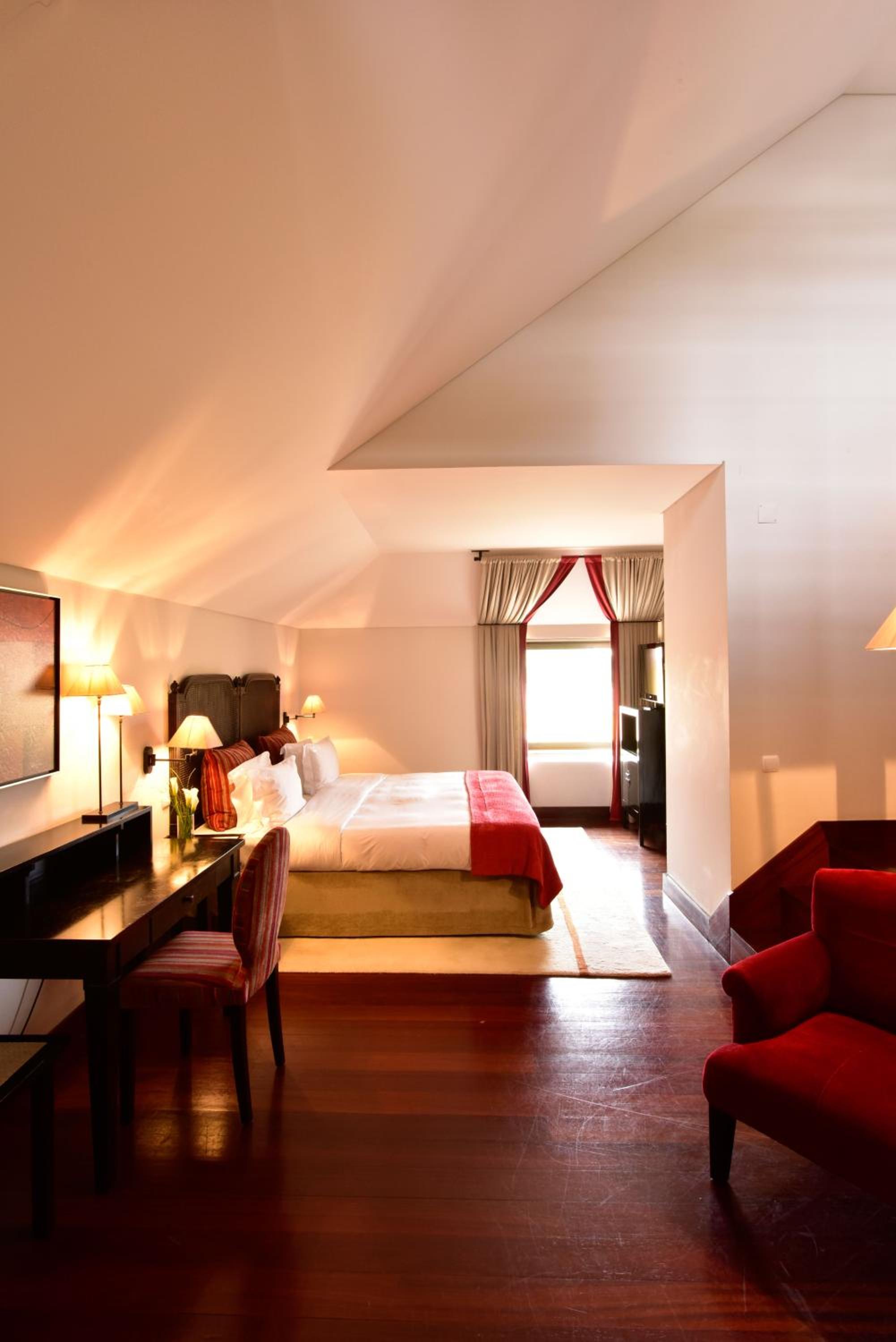 Suite - Photo 18