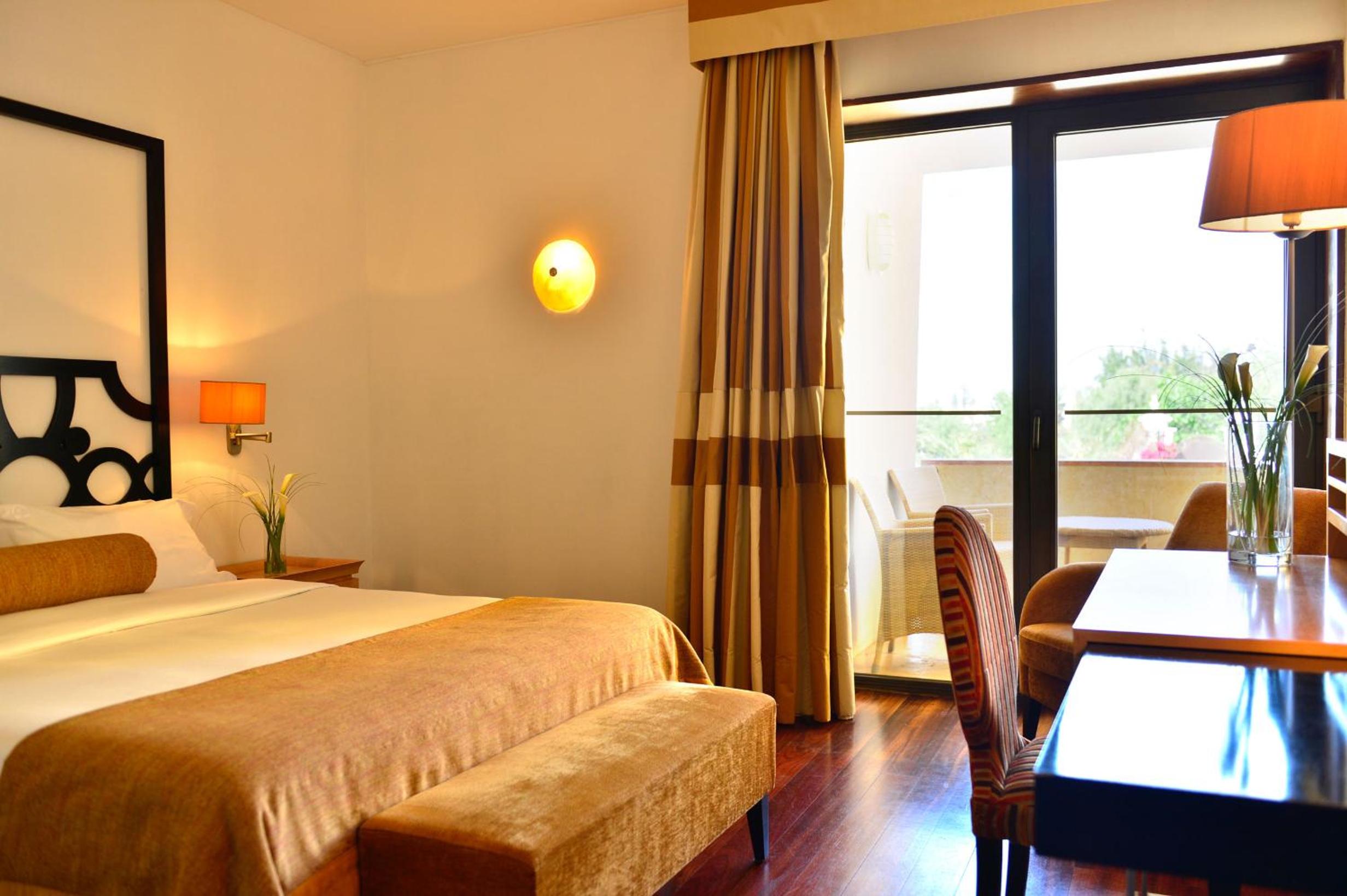 Suite - Photo 19