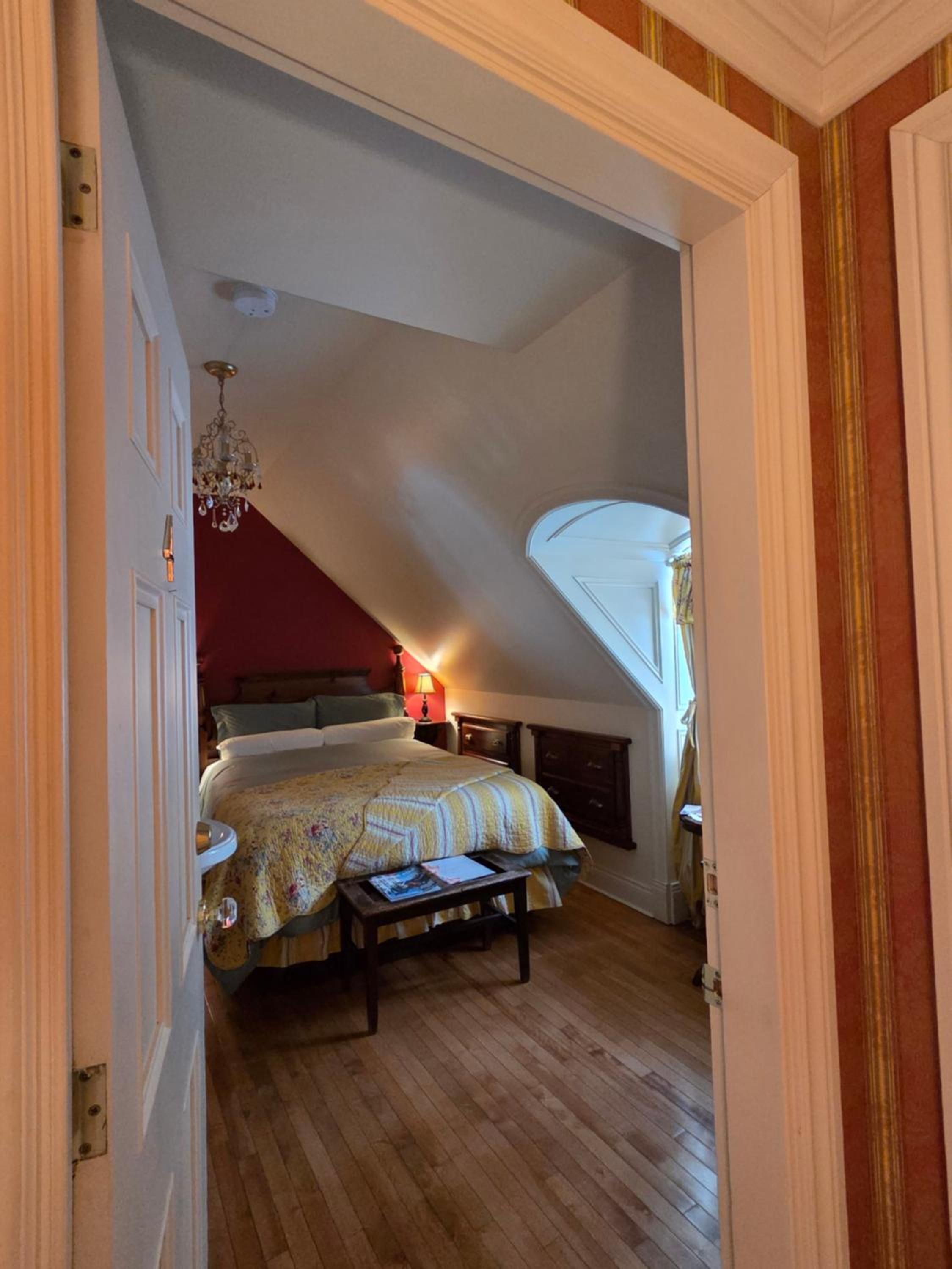Standard Queen Room photo 2