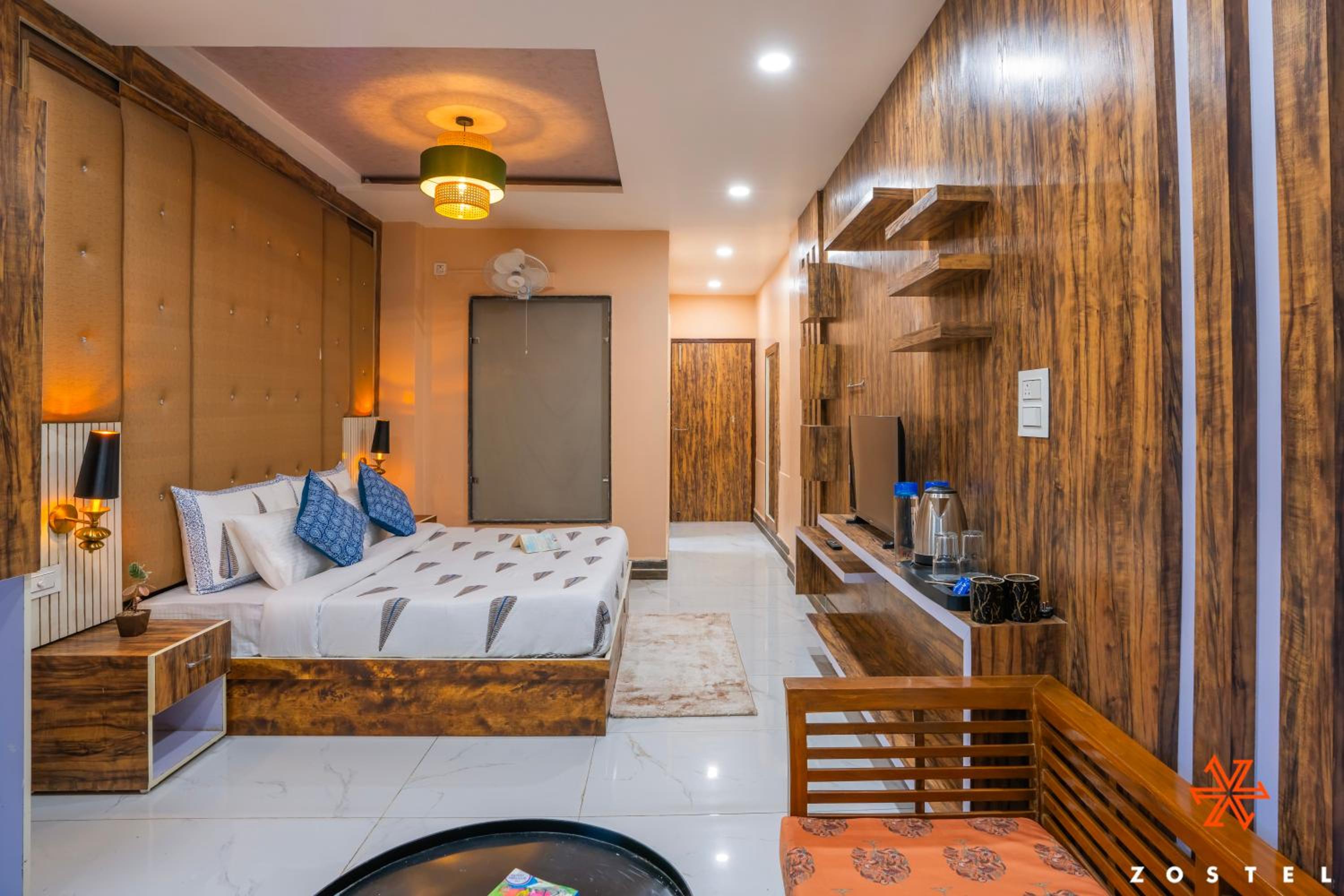 Deluxe Room (with balcony) photo 1