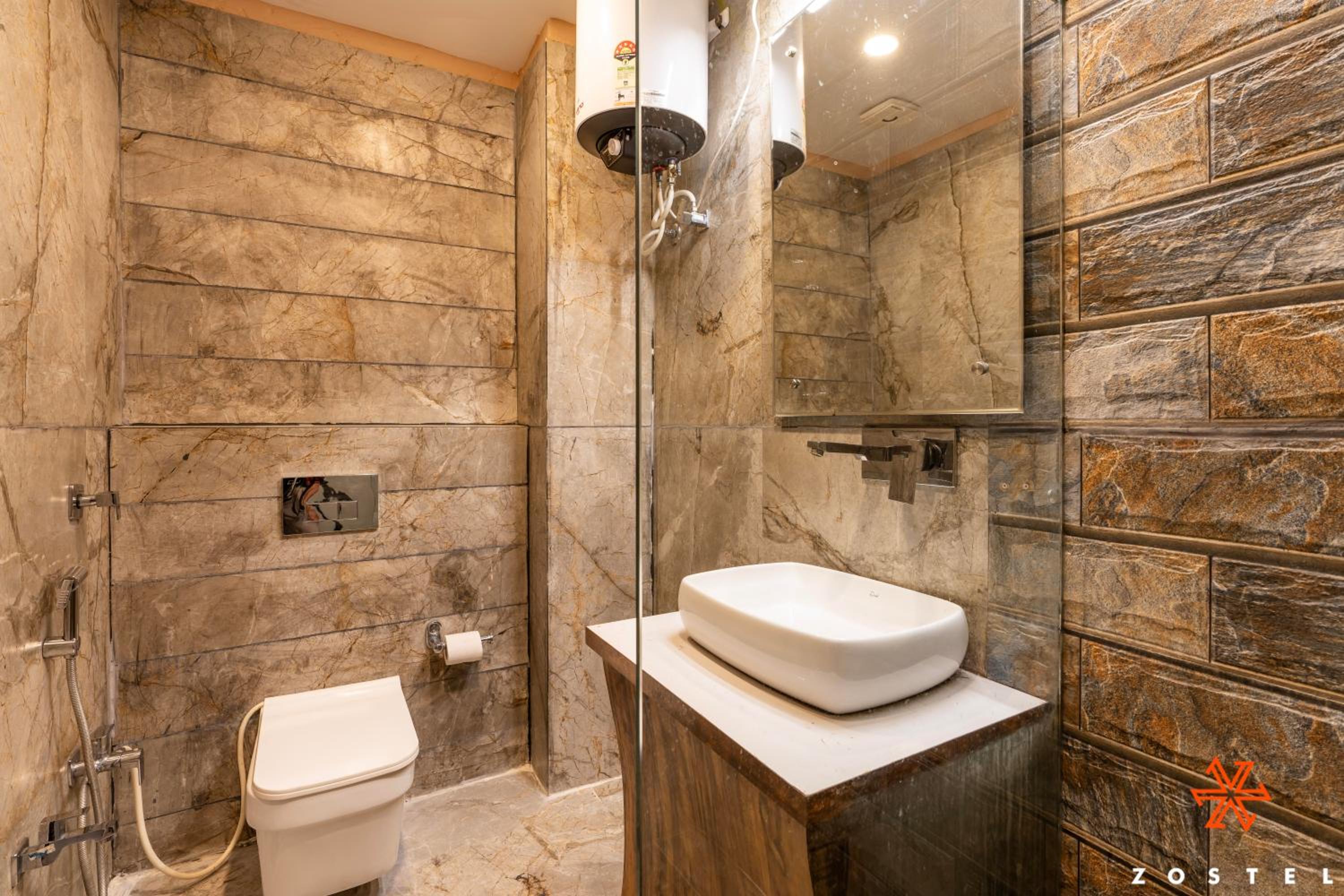 Superior Room (with balcony) - Photo 7