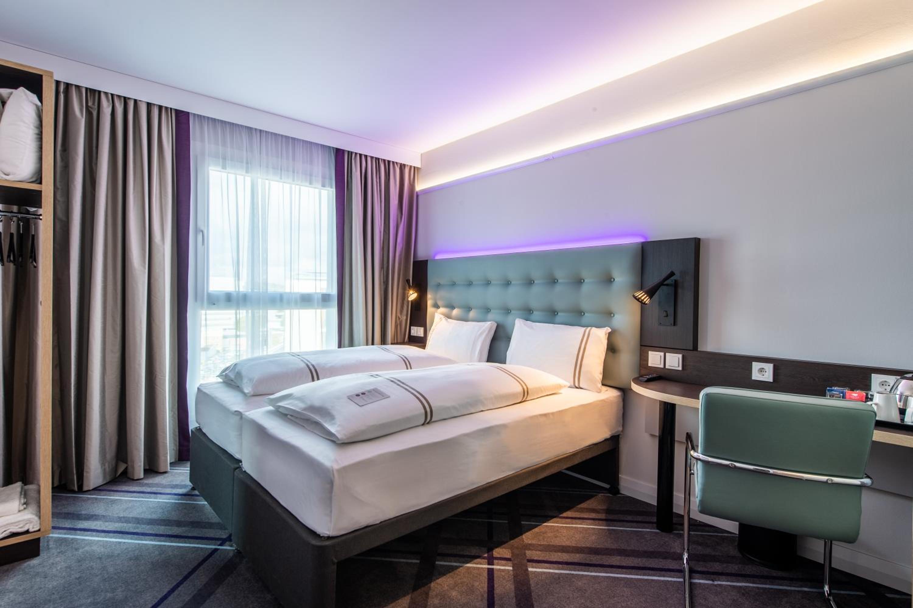 Standard Double or Twin Room - Photo 9