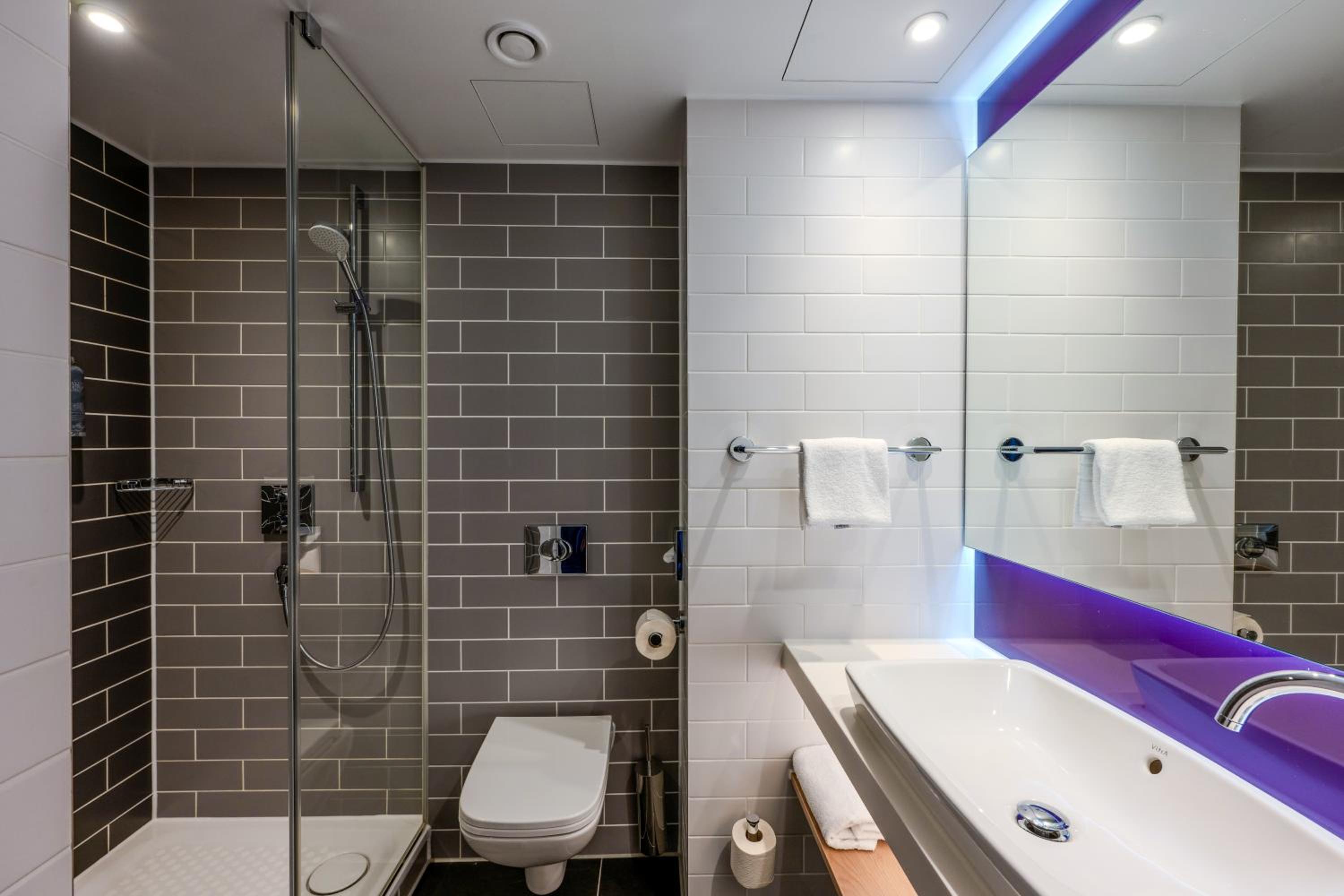 Standard Double or Twin Room - Photo 5