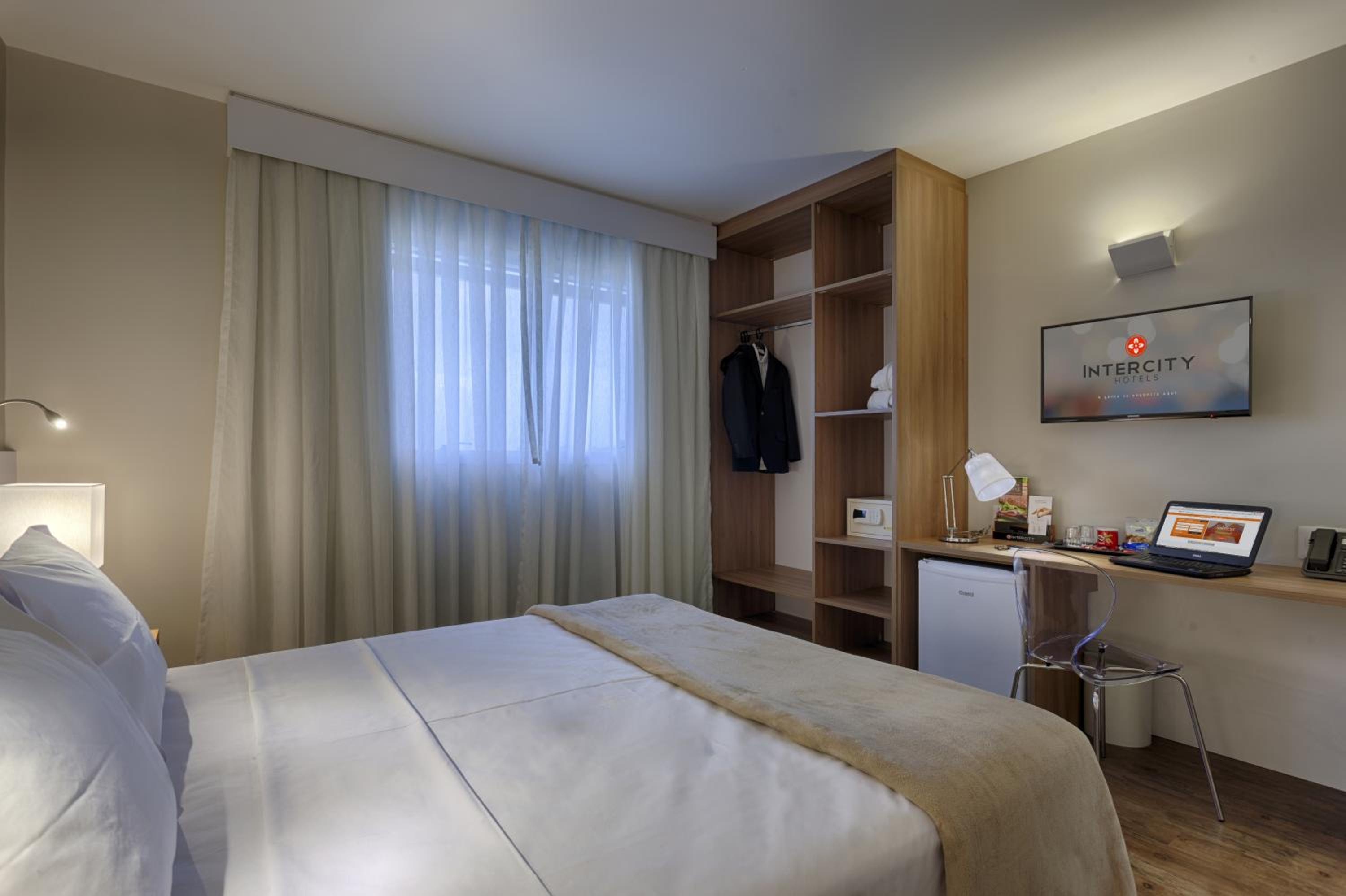 Standard Triple Room with 1 Double Bed and 1 Single Bed