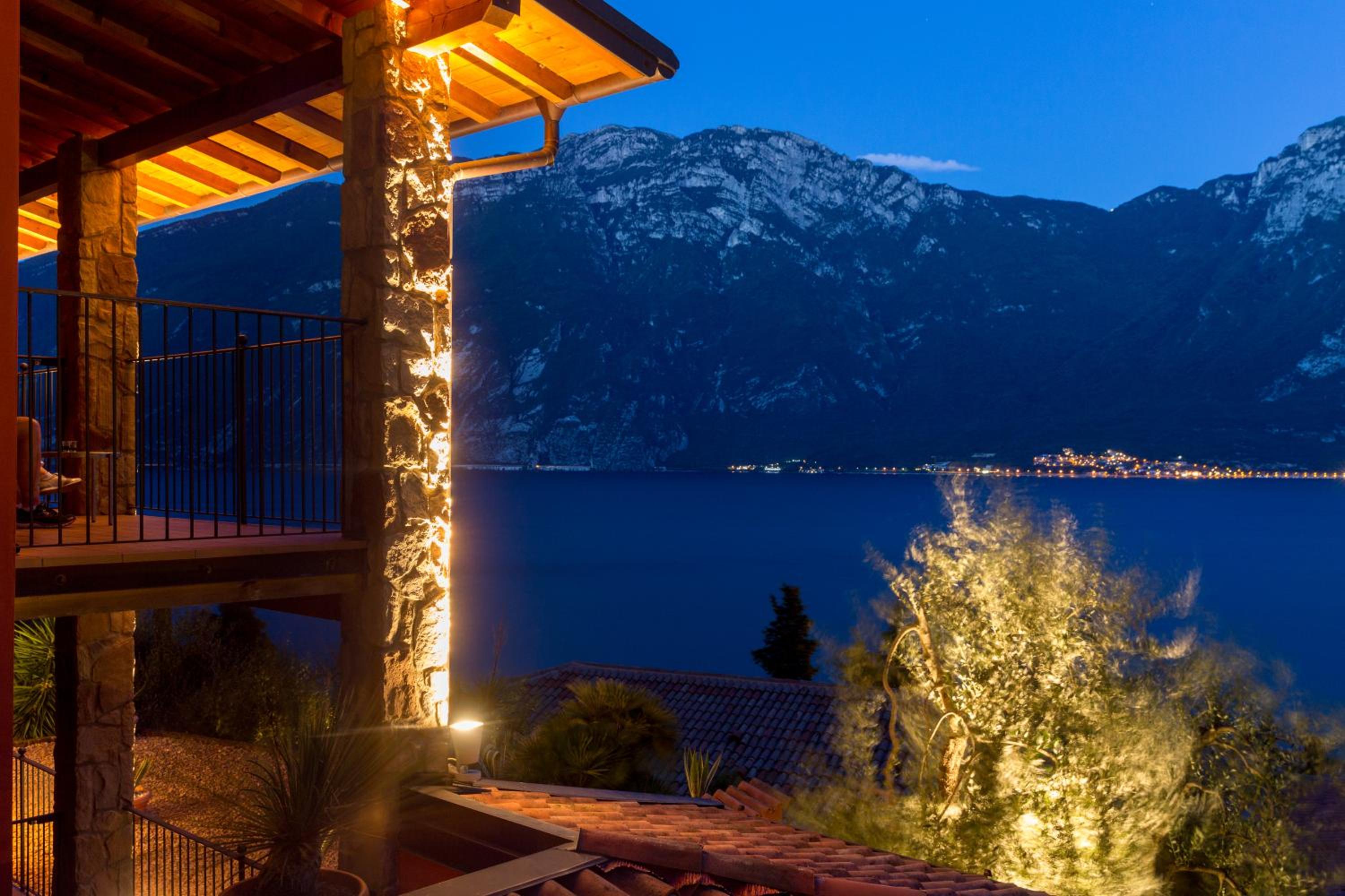 Superior Double or Twin Room with Lake View photo 3