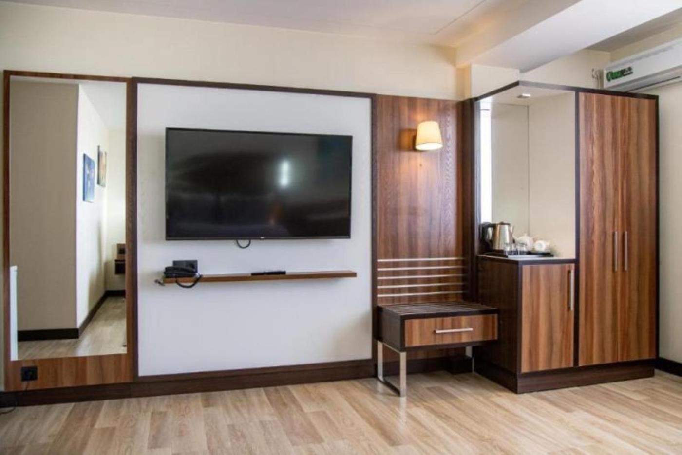 Queen Suite with Sea View photo 2