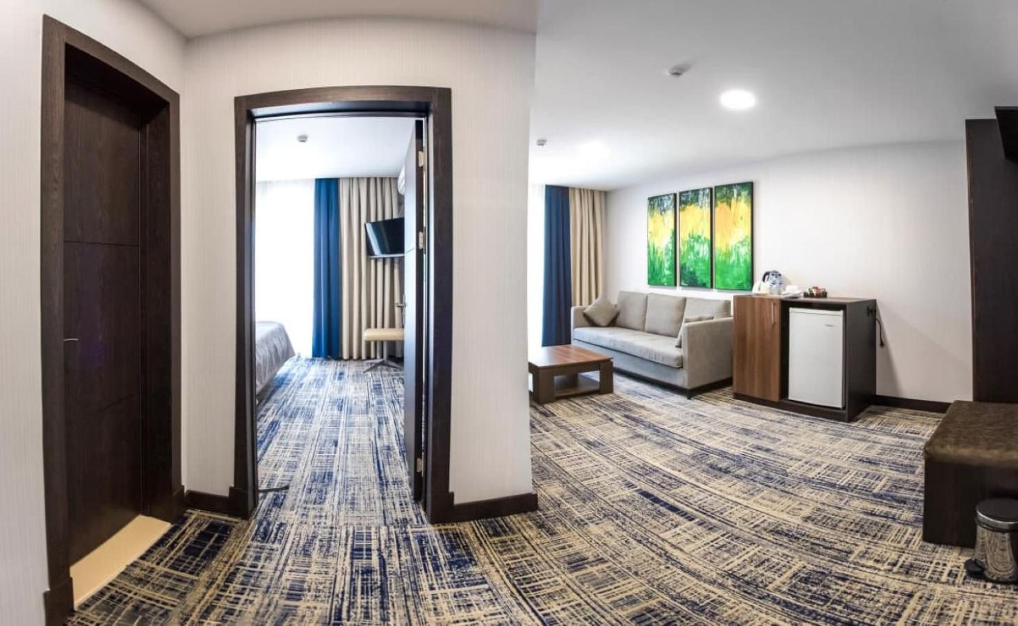 Suite with Lake View photo 2