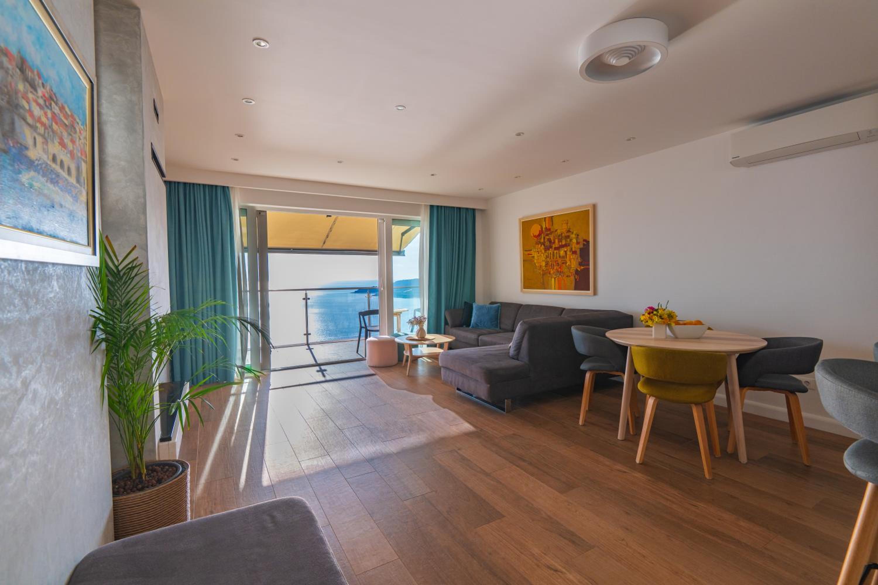 Two-Bedroom Apartment with Balcony and Sea View
