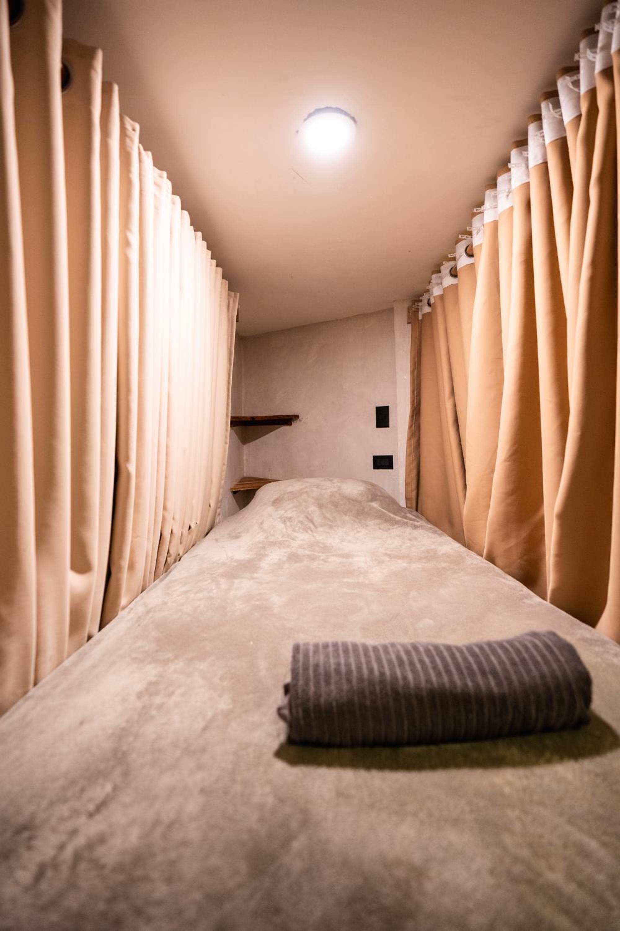 Bed in 8-Bed Mixed Dormitory Room photo 3