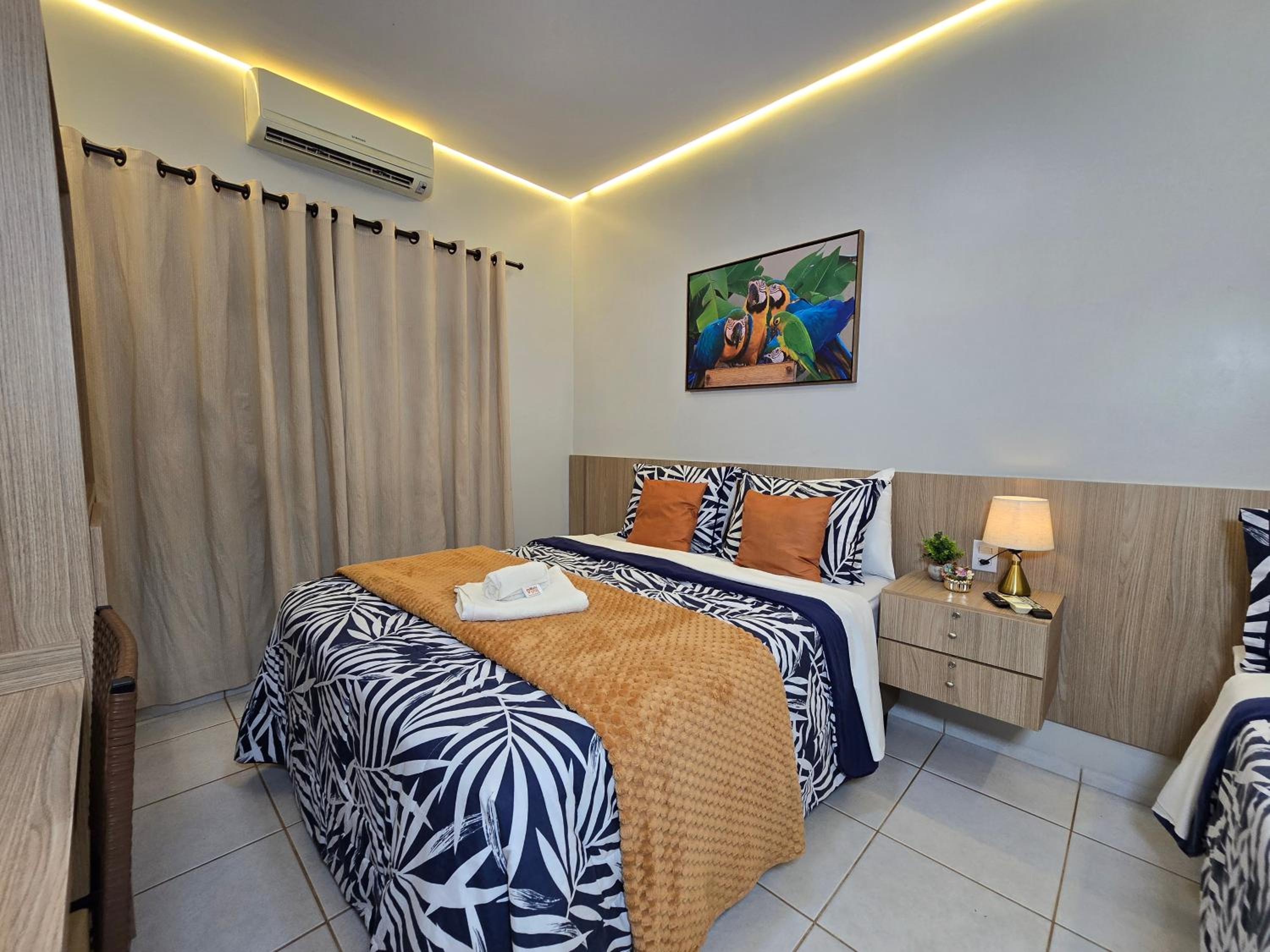 Queen Room photo 2