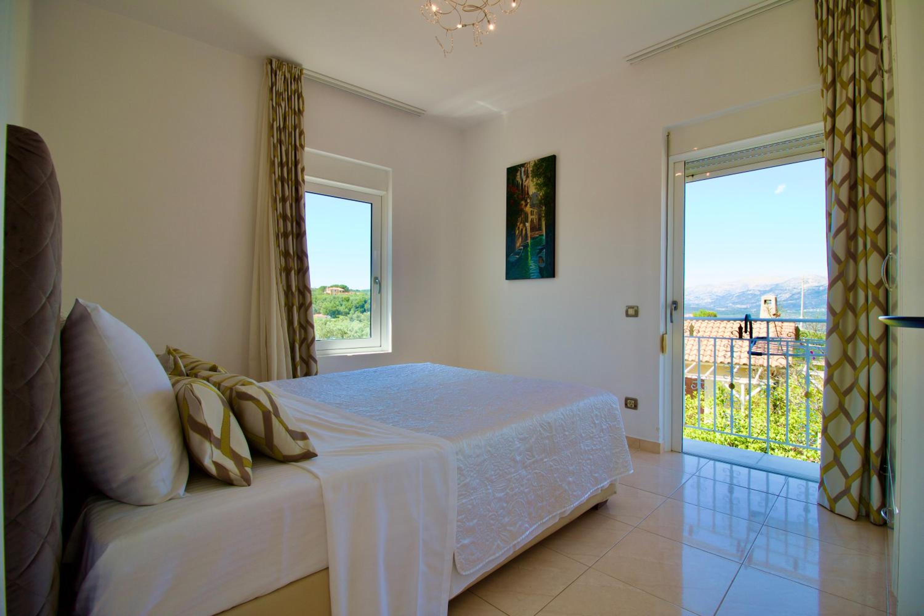 One-Bedroom Apartment with Balcony photo 3