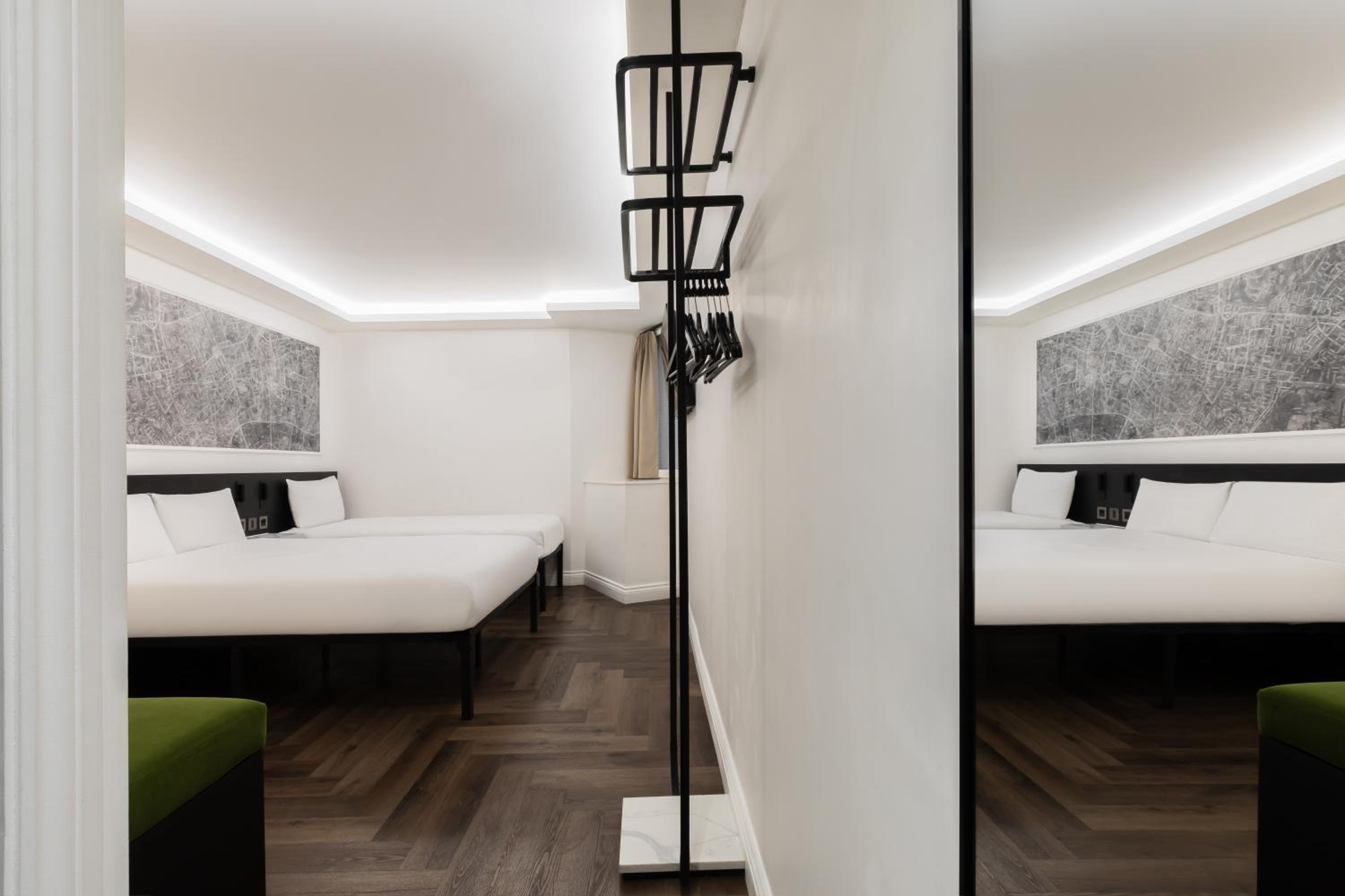 Superior Triple Room thumbnail 5