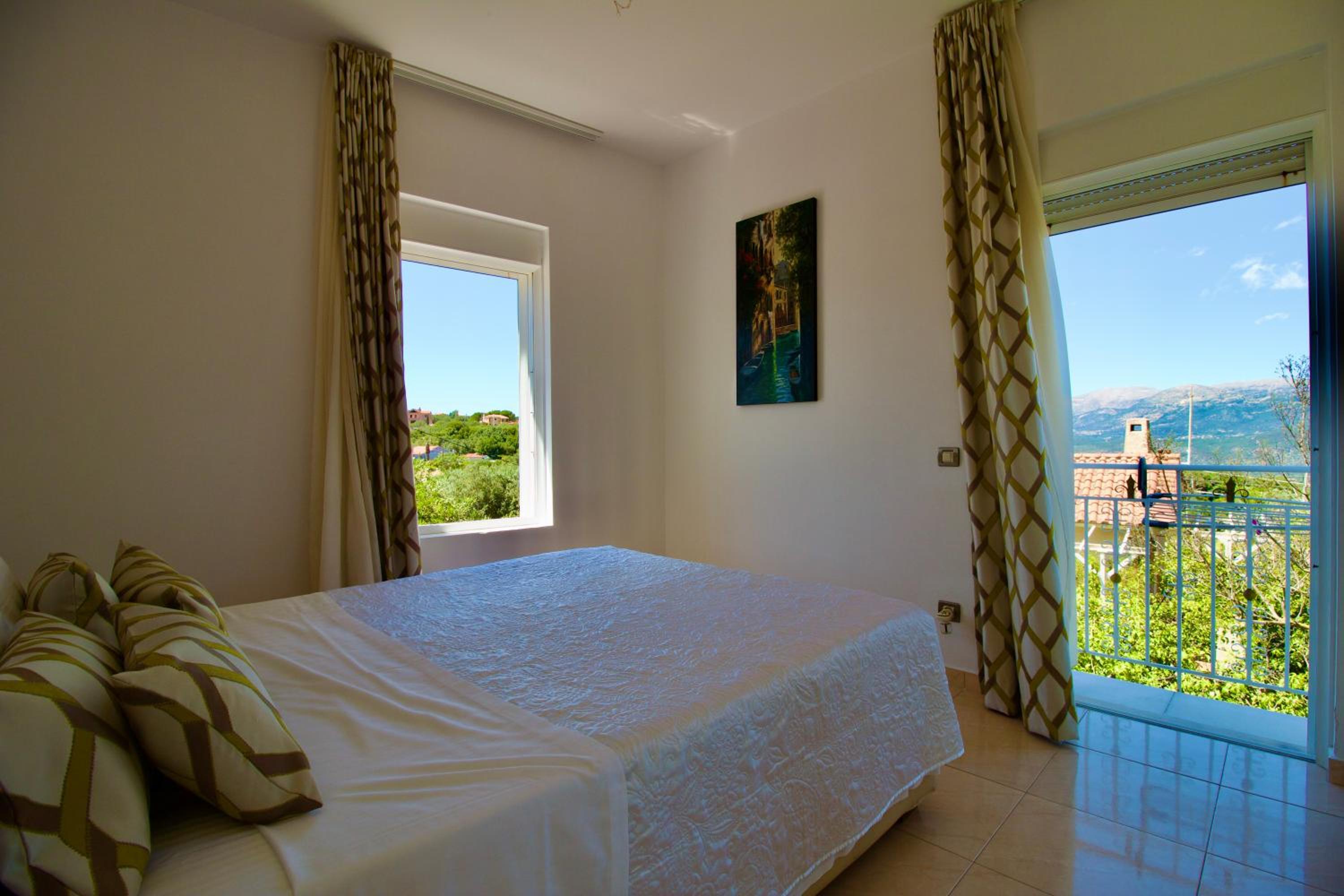 One-Bedroom Apartment with Balcony photo 2