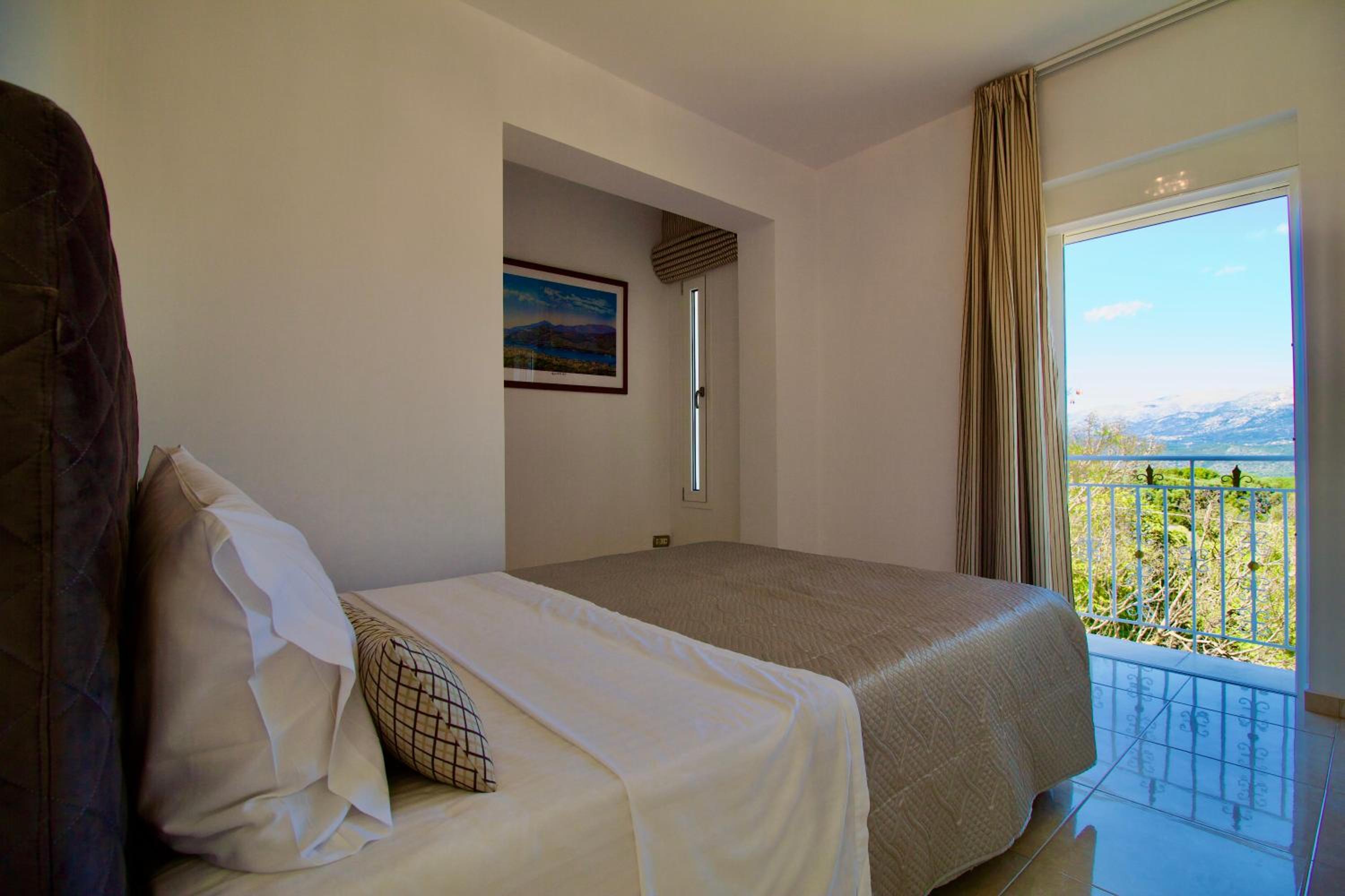 One-Bedroom Apartment with Balcony