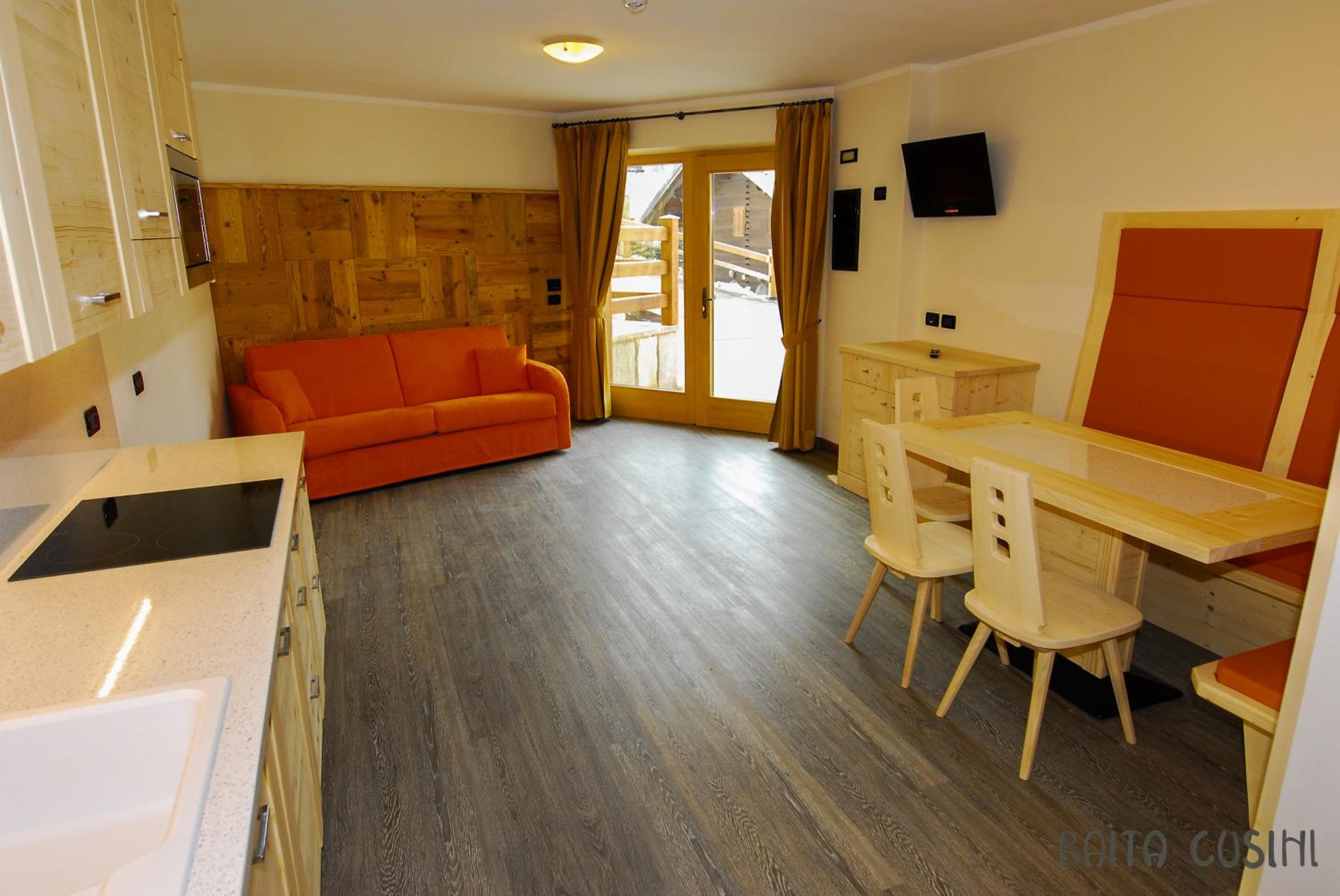 Deluxe Two-Bedroom Apartment (6 Adults)  photo 3