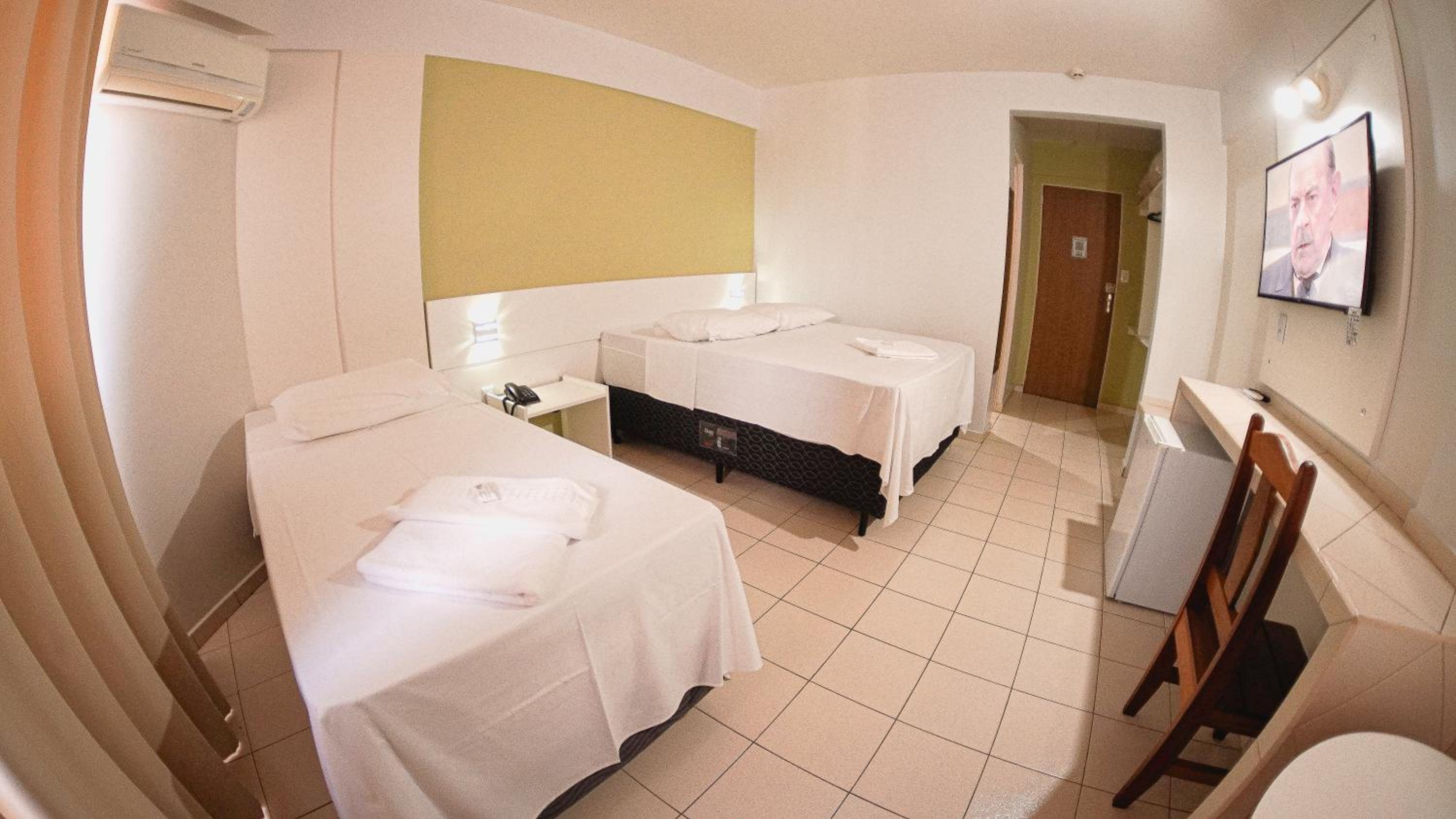 Deluxe Room (2 Adults + 1 Child)