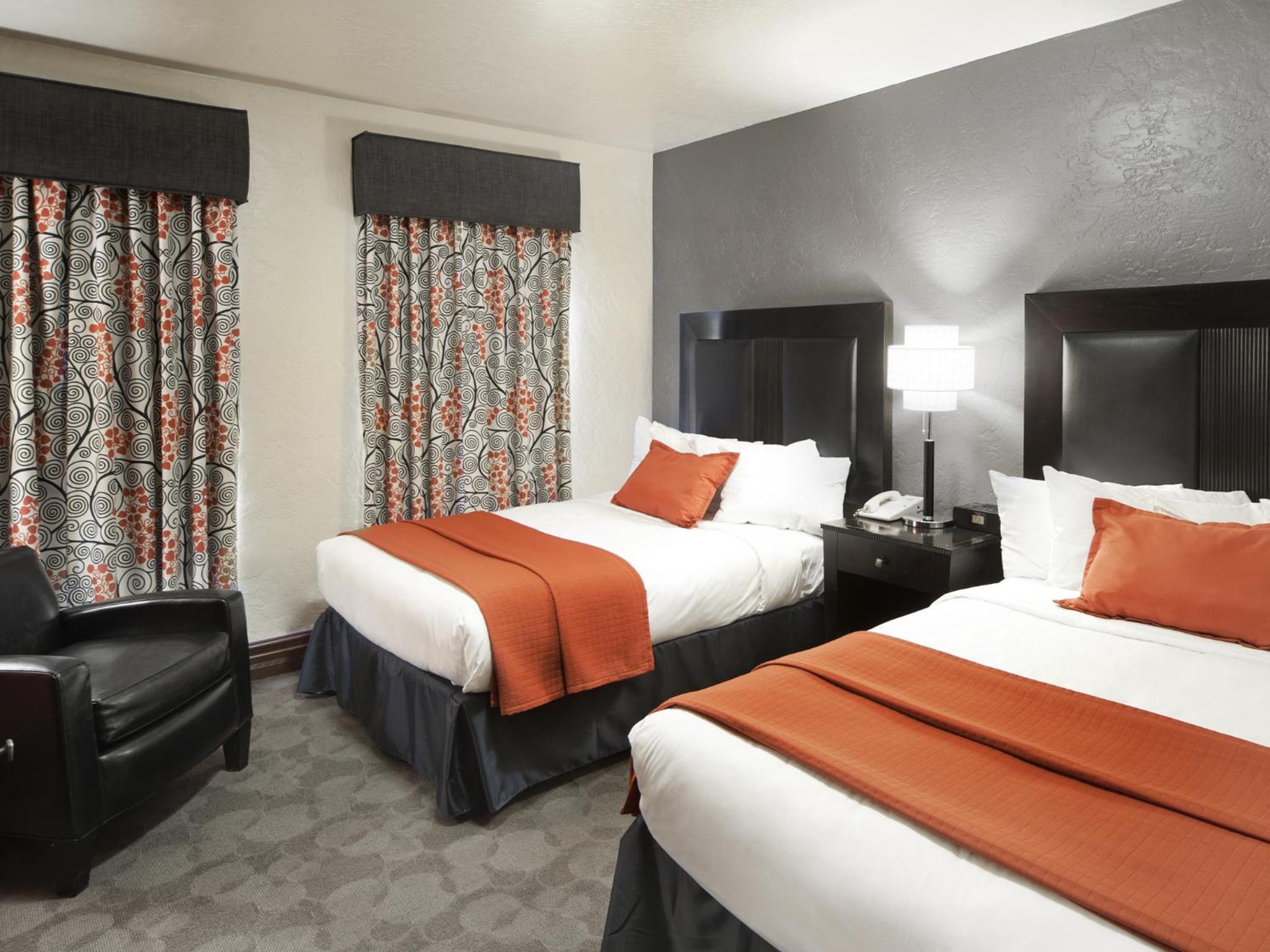 Double Room with Two Double Beds - Photo 2