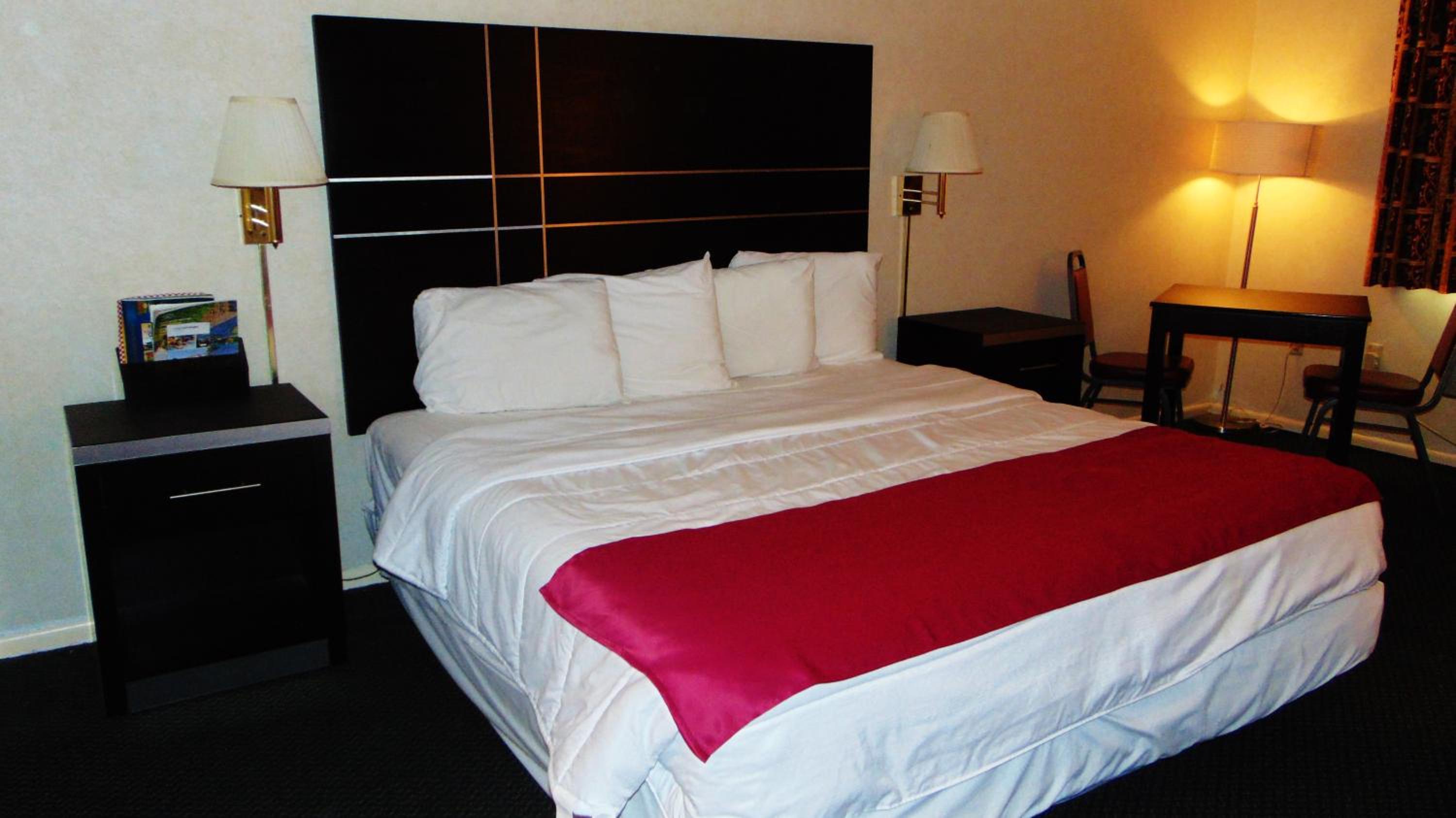 King Room - Non-Smoking photo 1