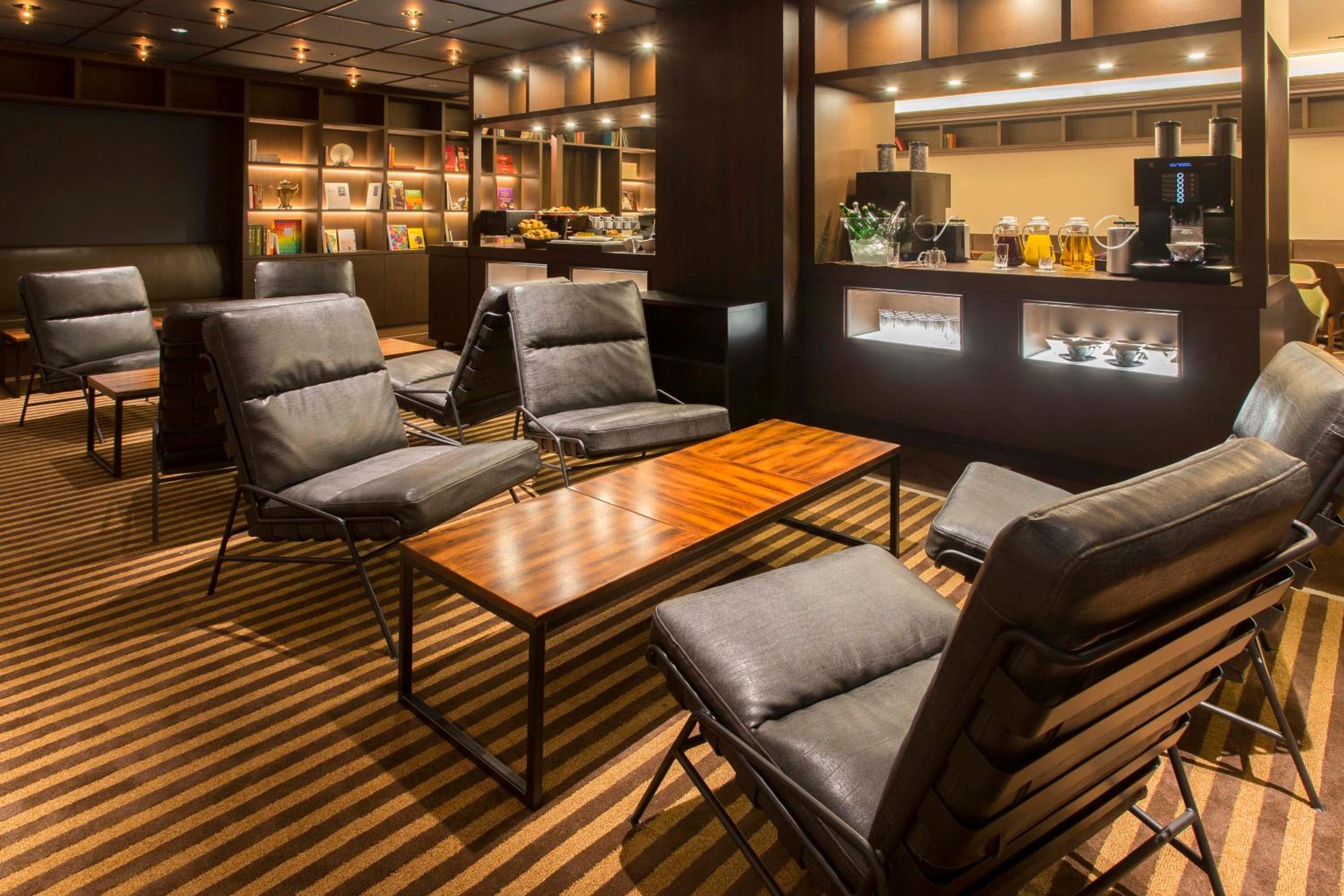 Standard Double Room with Club Lounge Access - Dinner and Breakfast Included - Sushi & Sukiyaki Kaiseki Course - Non-Smoking