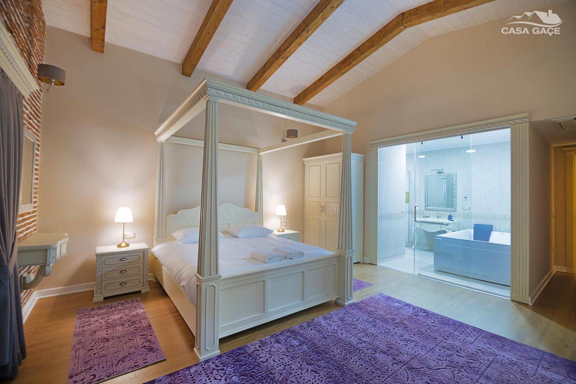 Superior King Suite photo 1