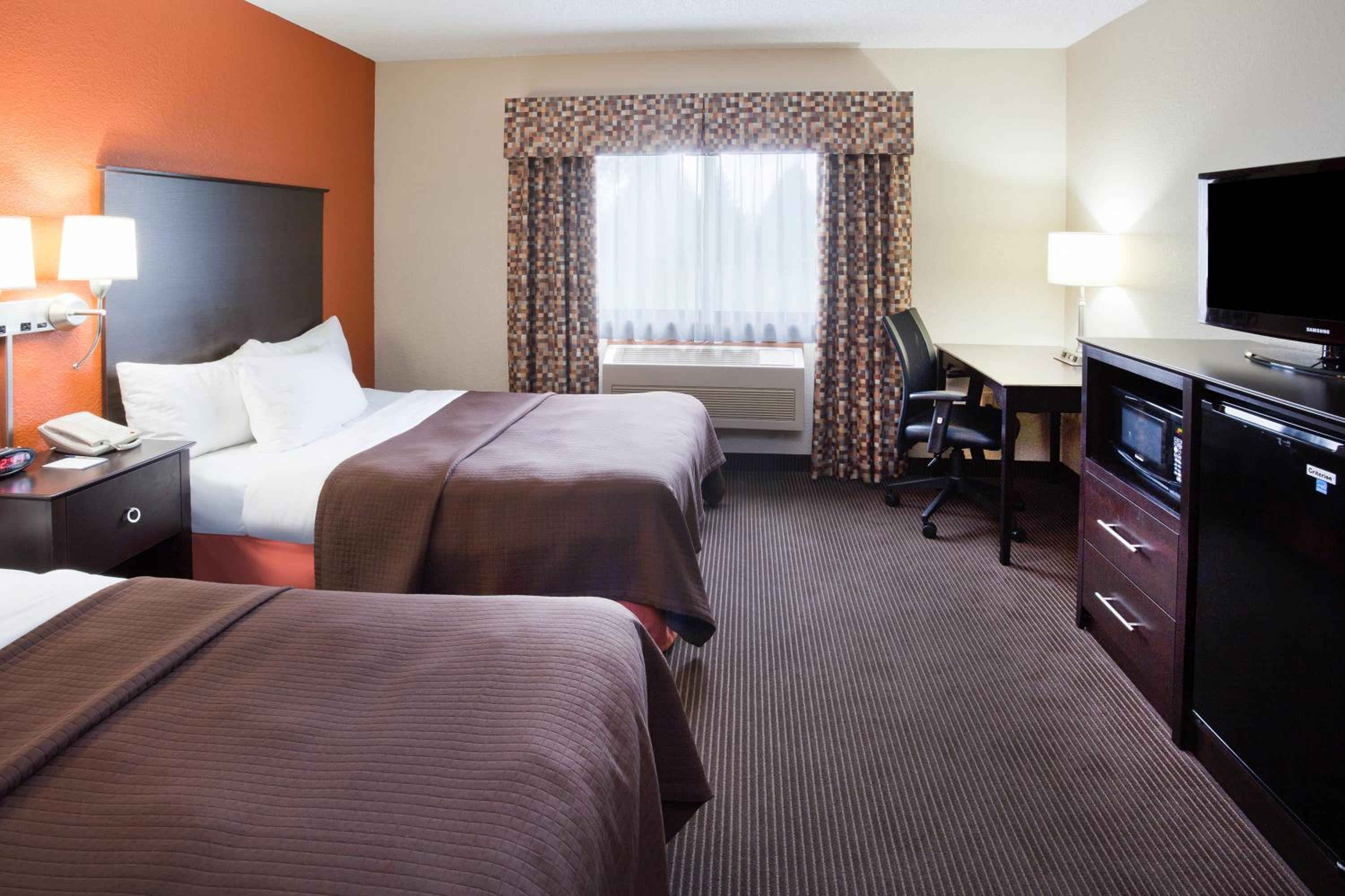 Deluxe Queen Room - Mobility Access/Non-Smoking photo 1