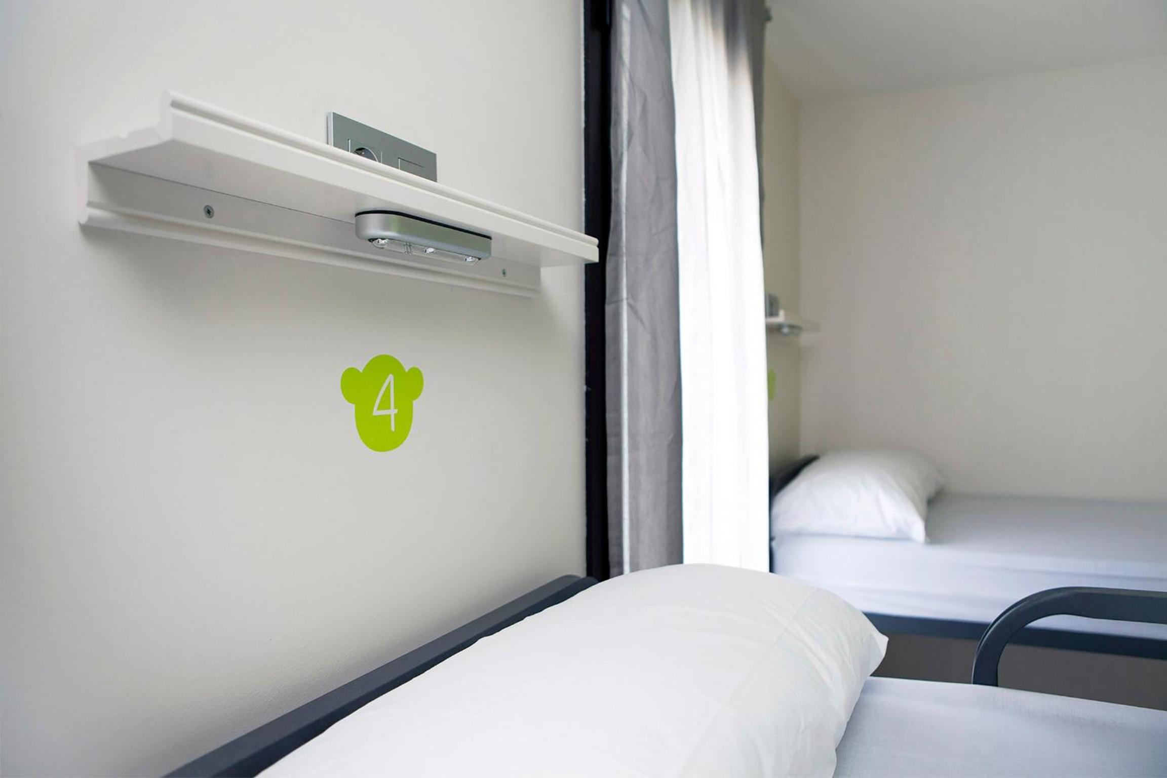 Bed in 6-Bed Female Dormitory Room with Private Bathroom photo 3