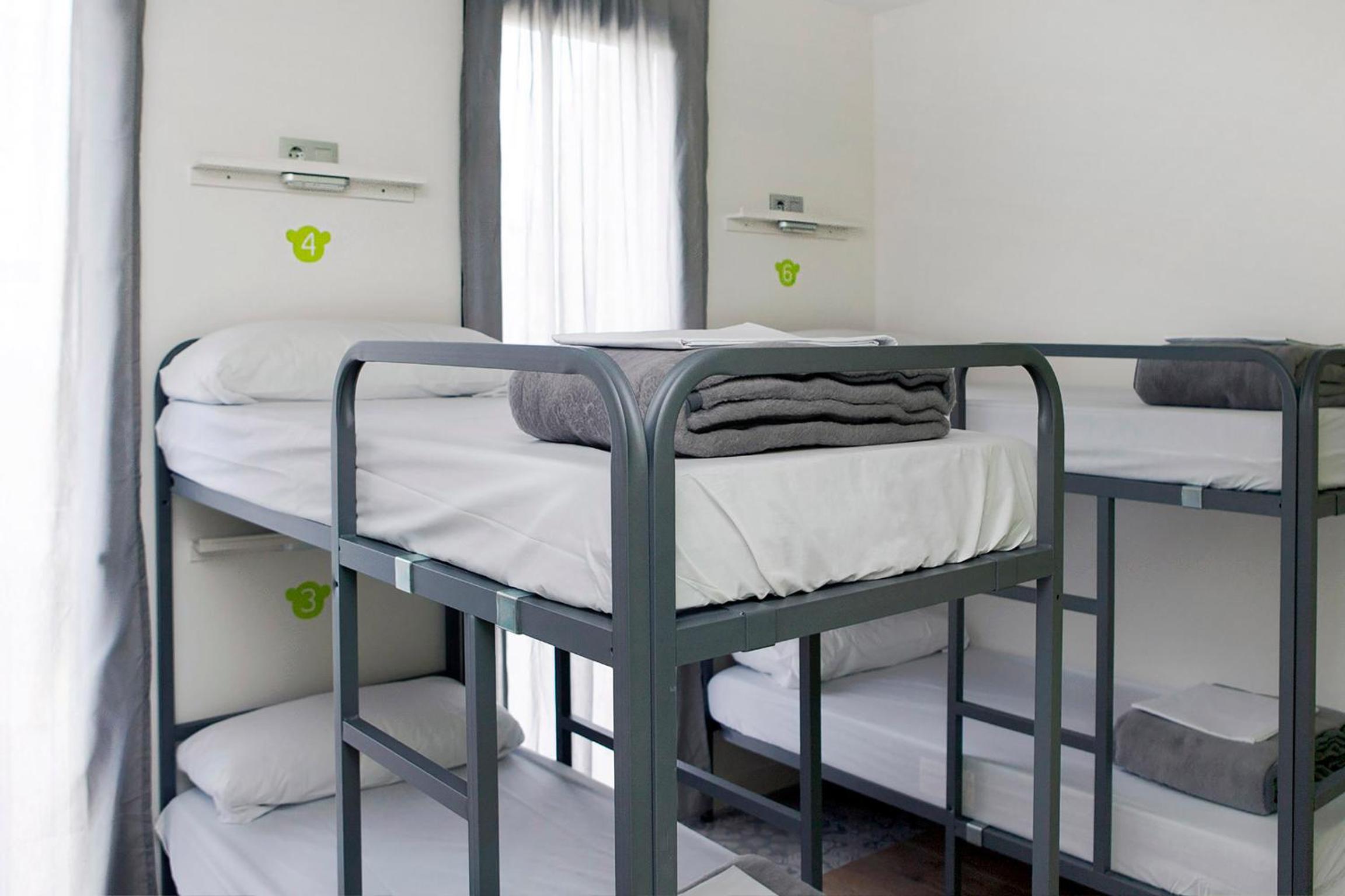 Bed in 6-Bed Female Dormitory Room with Private Bathroom photo 2