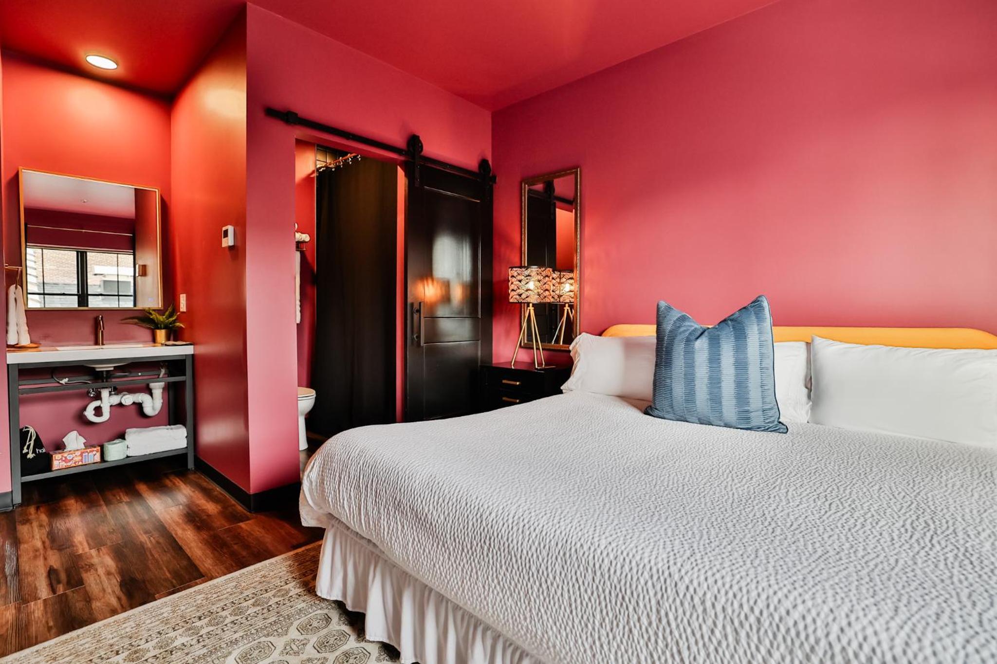 Deluxe King Room photo 1