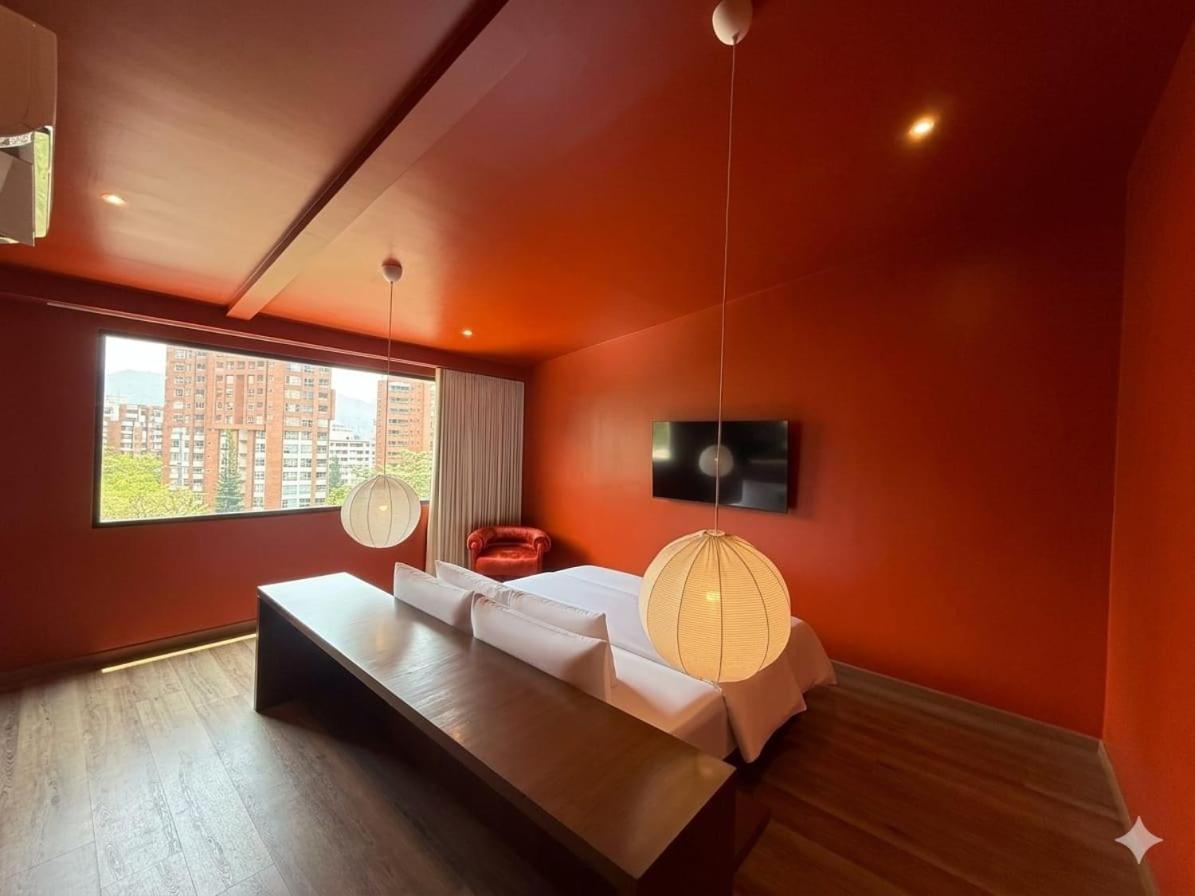 Suite with Hot Tub photo 2