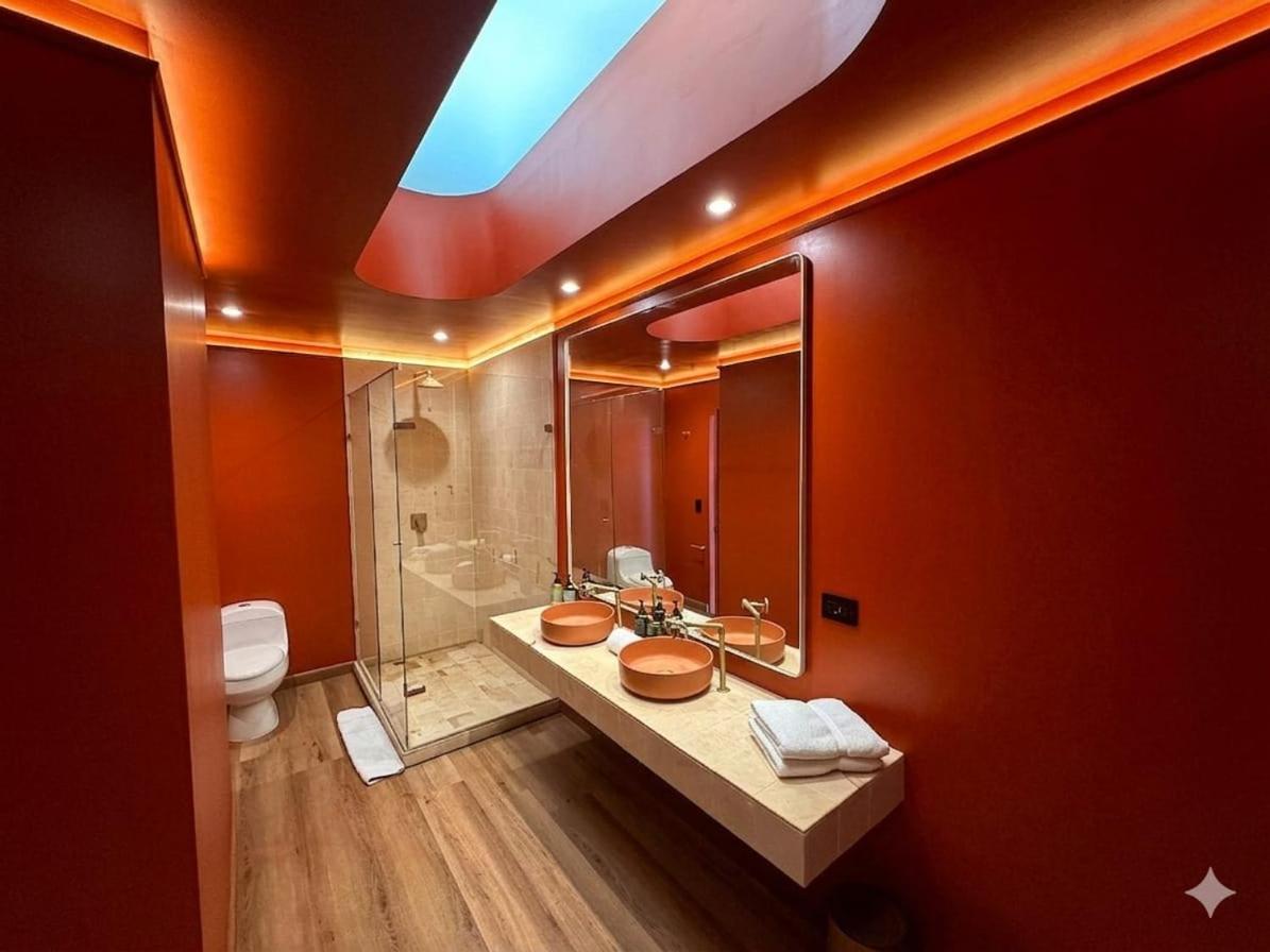 Suite with Hot Tub photo 3
