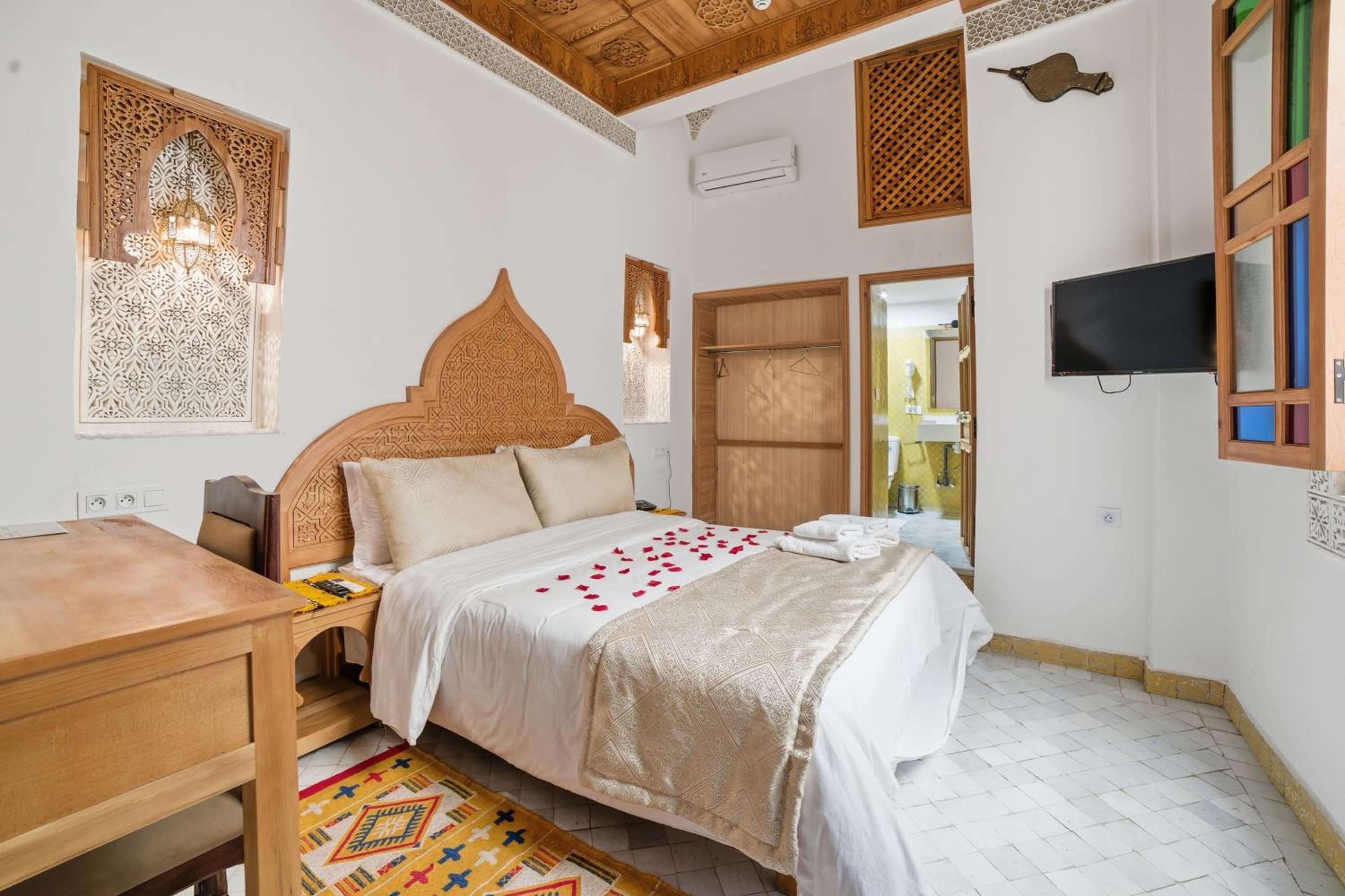 Deluxe Room (2 Adults + 1 Child)