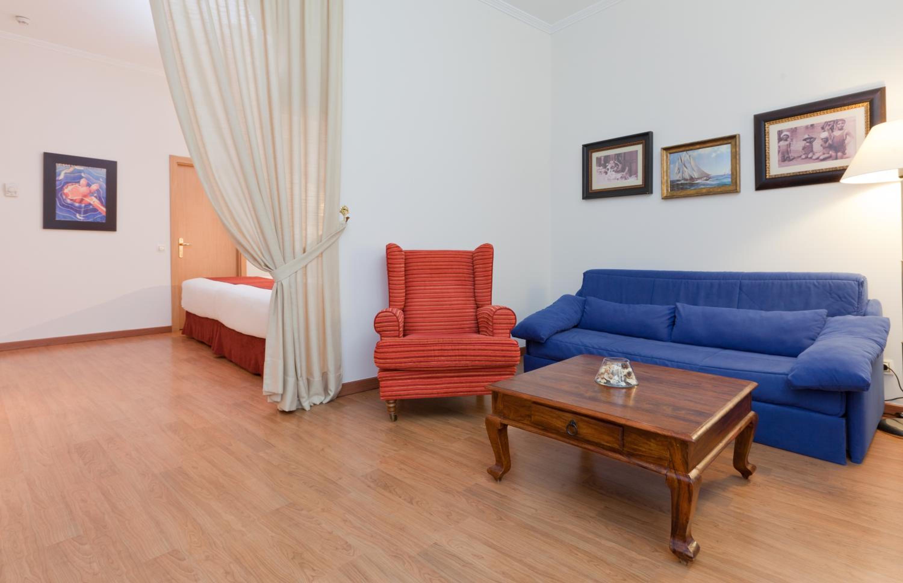 Junior Suite (2 Adults + 1 Child) - Photo 7