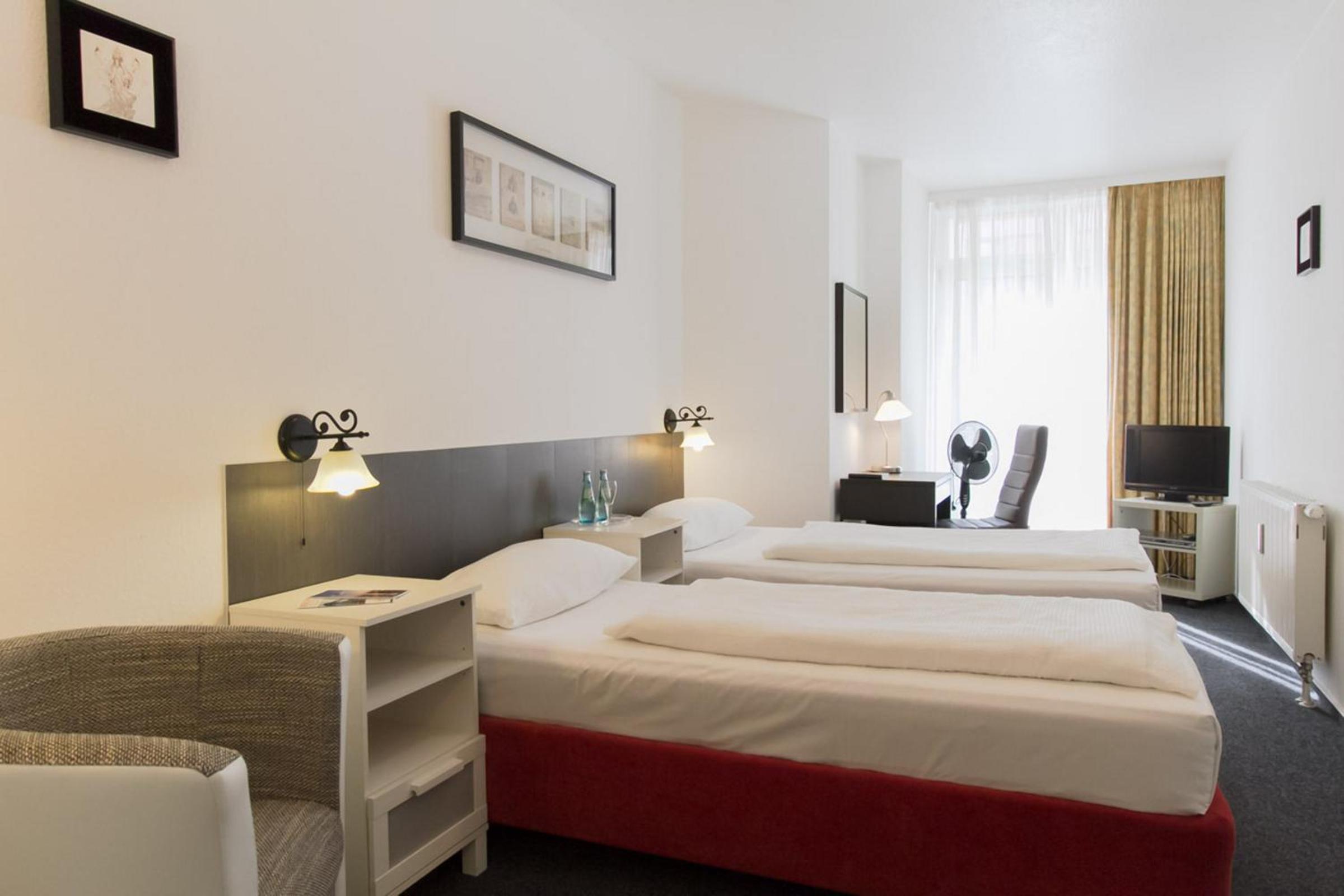 Double or Twin Room photo 2