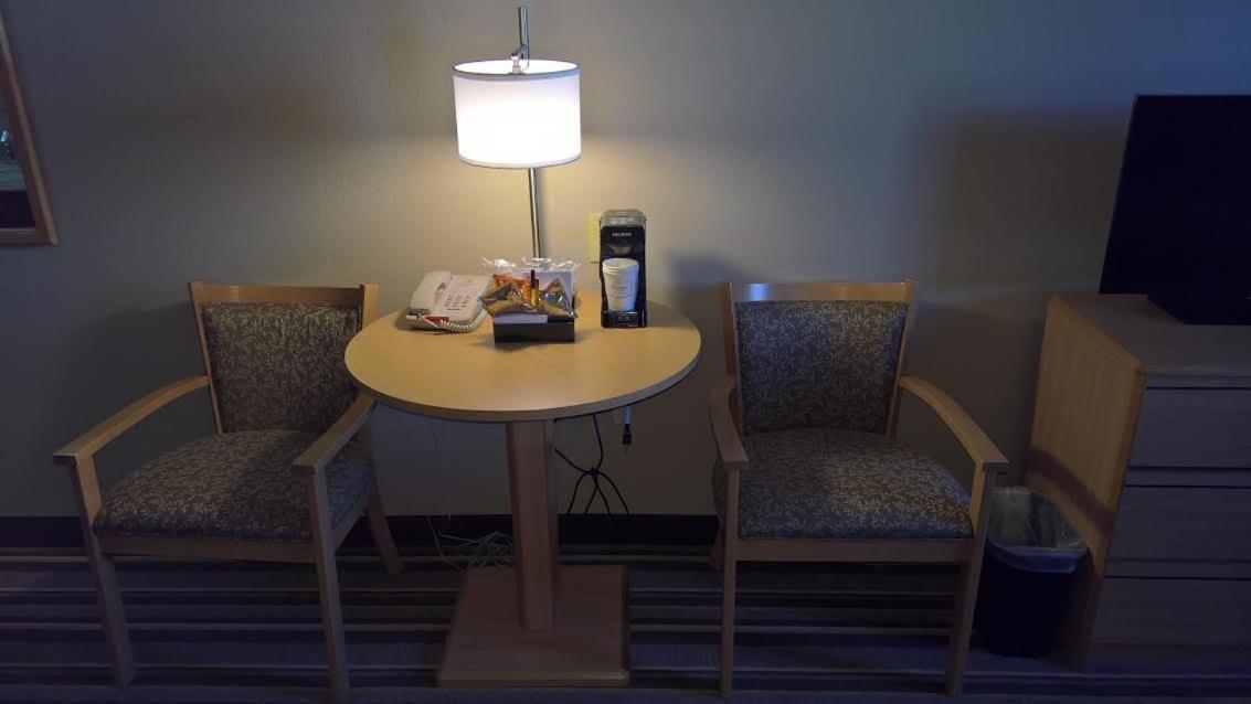 Queen Room - Non-Smoking - Photo 1