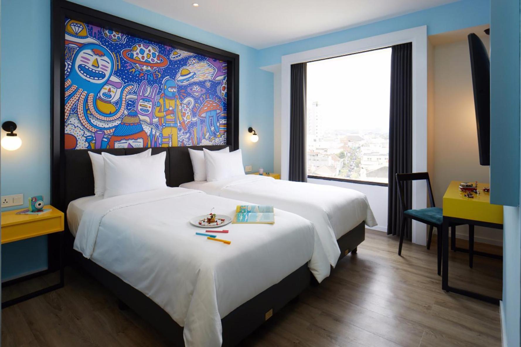 Studio 25 Twin Bed – Smoking Room