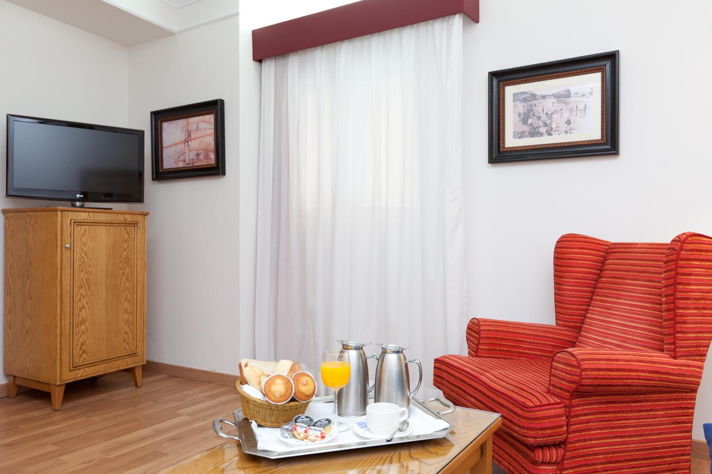 Junior Suite (2 Adults + 1 Child) - Photo 3