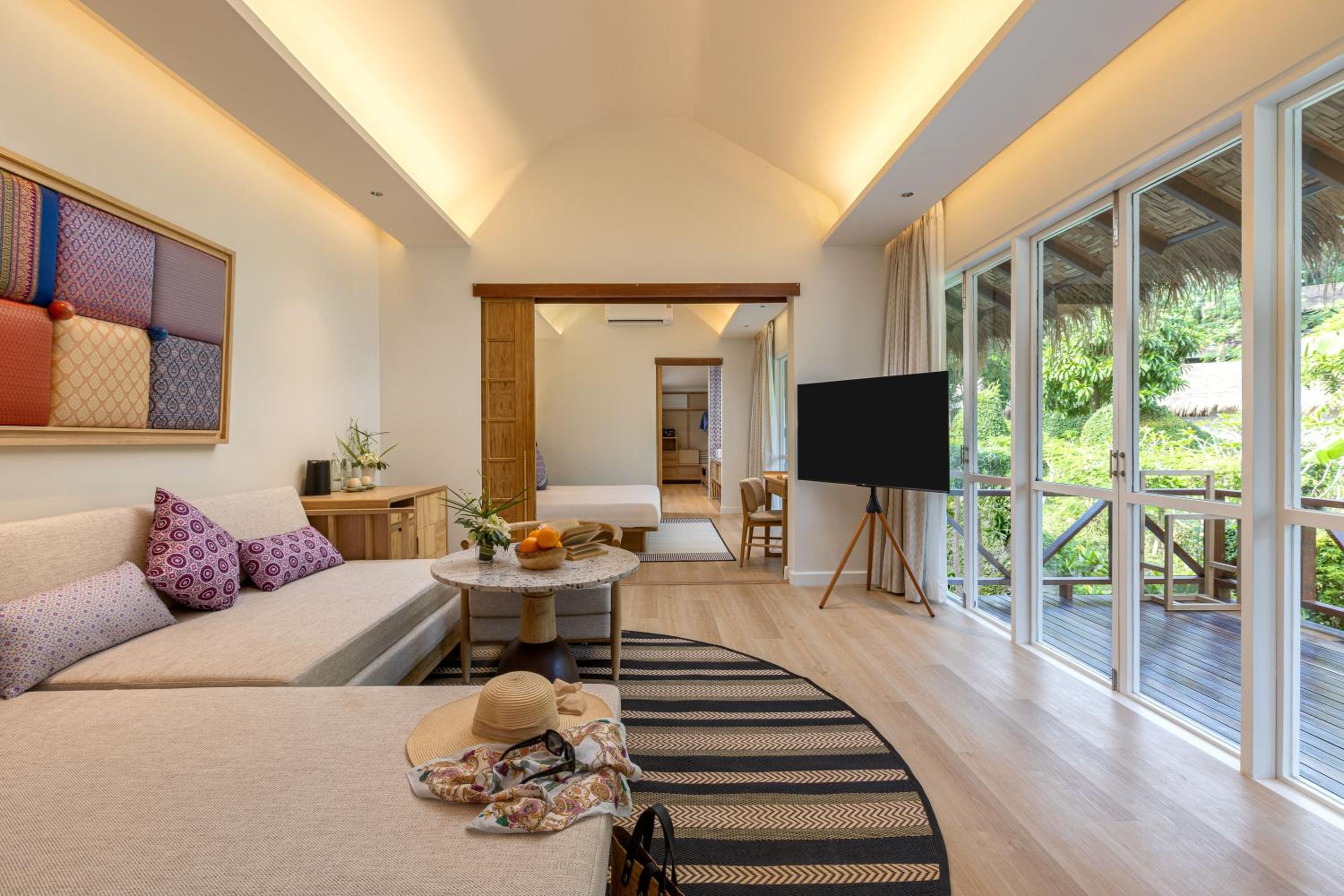 Family Beachfront Villa - Photo 2