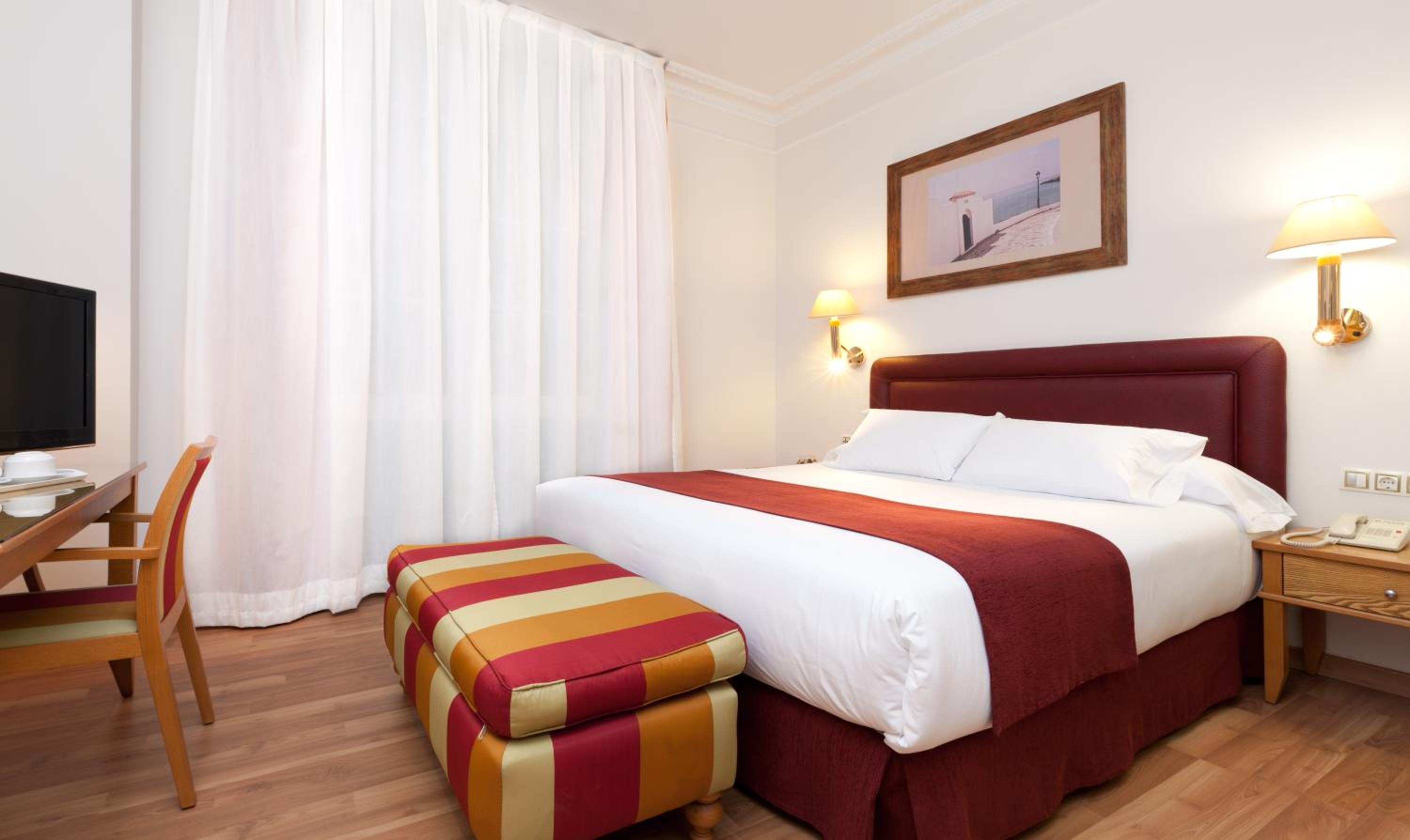 Junior Suite (2 Adults + 1 Child) - Photo 13