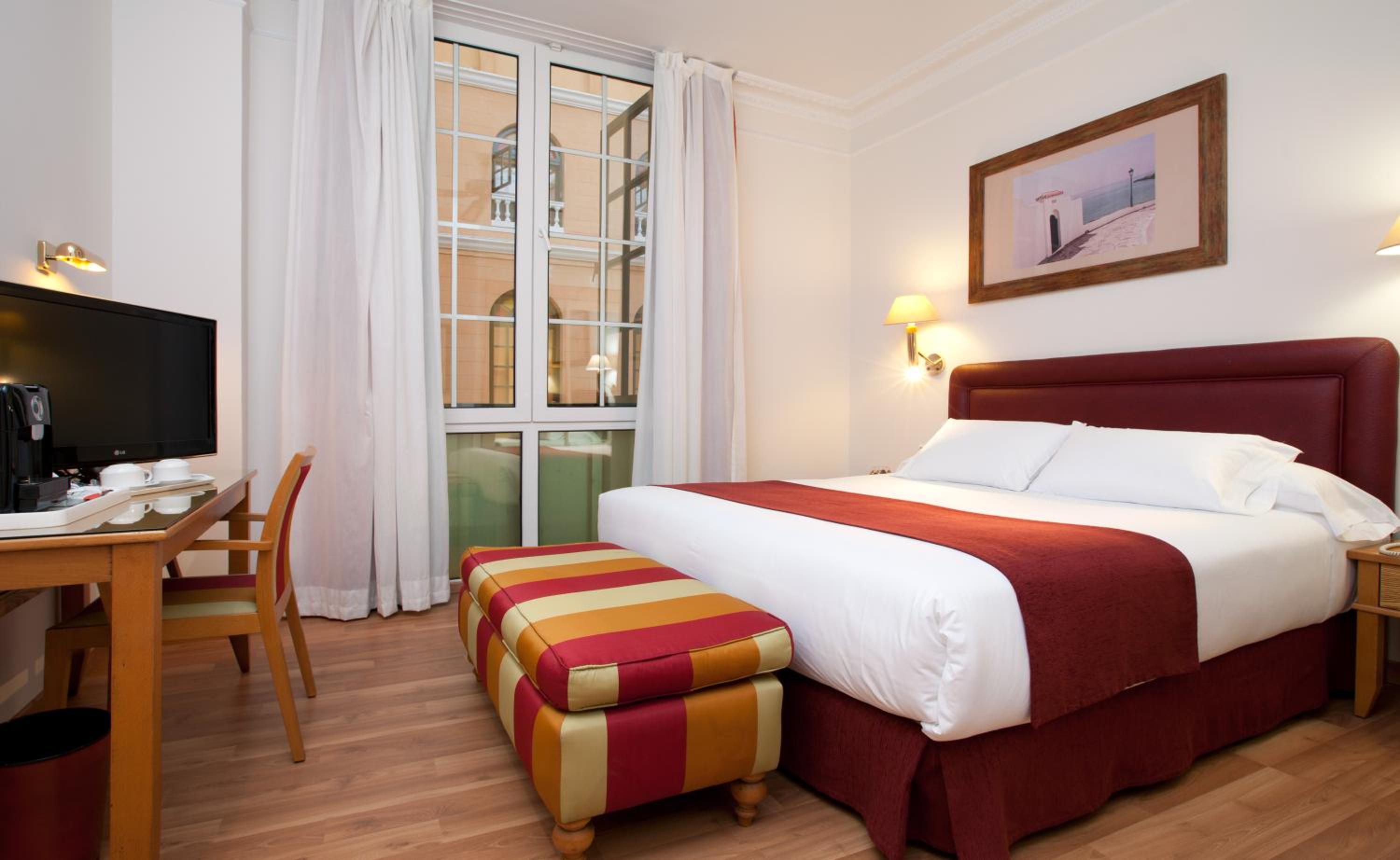 Junior Suite (2 Adults + 1 Child) - Photo 6
