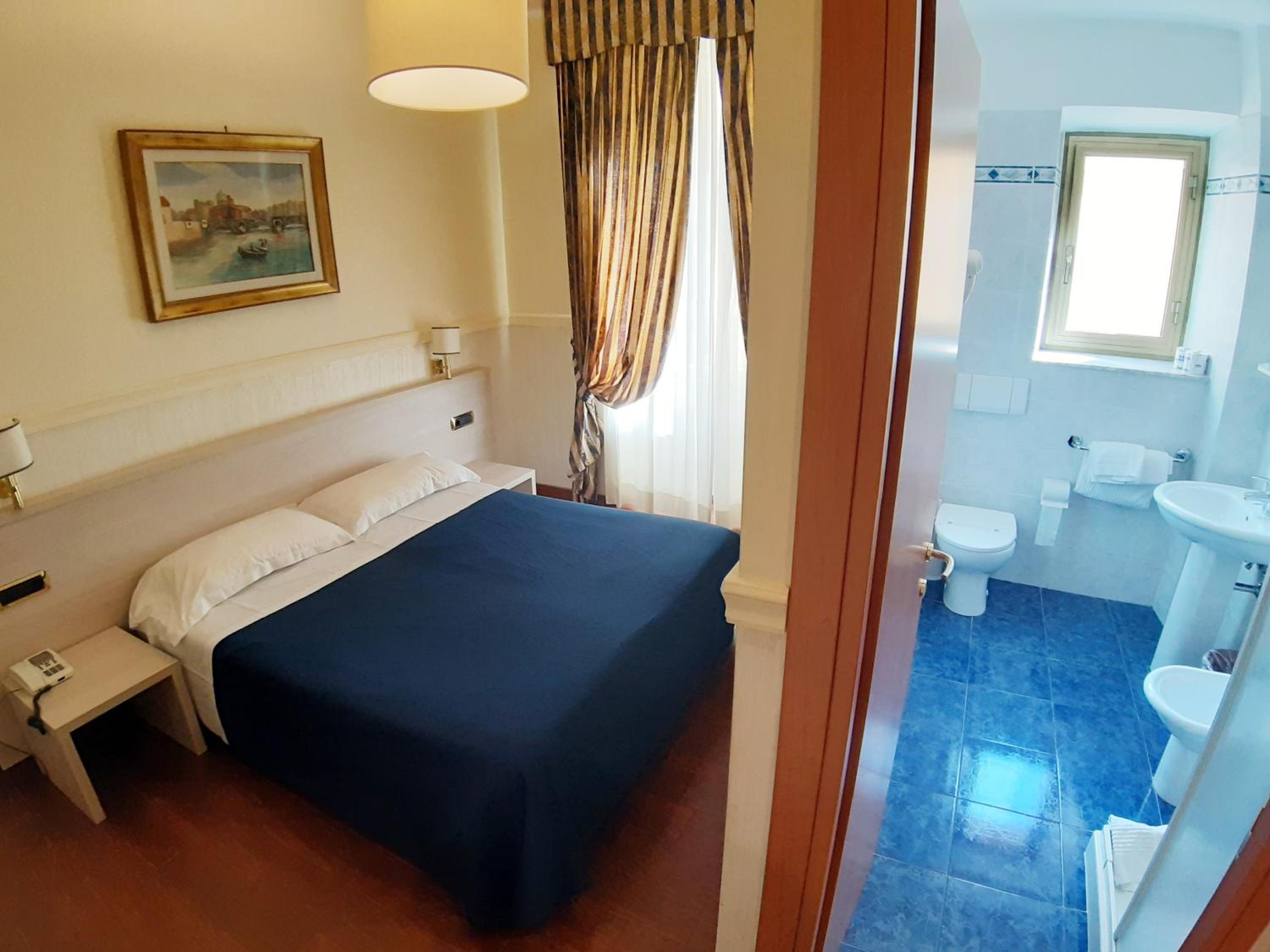 Double or Twin Room with Private Bathroom photo 1