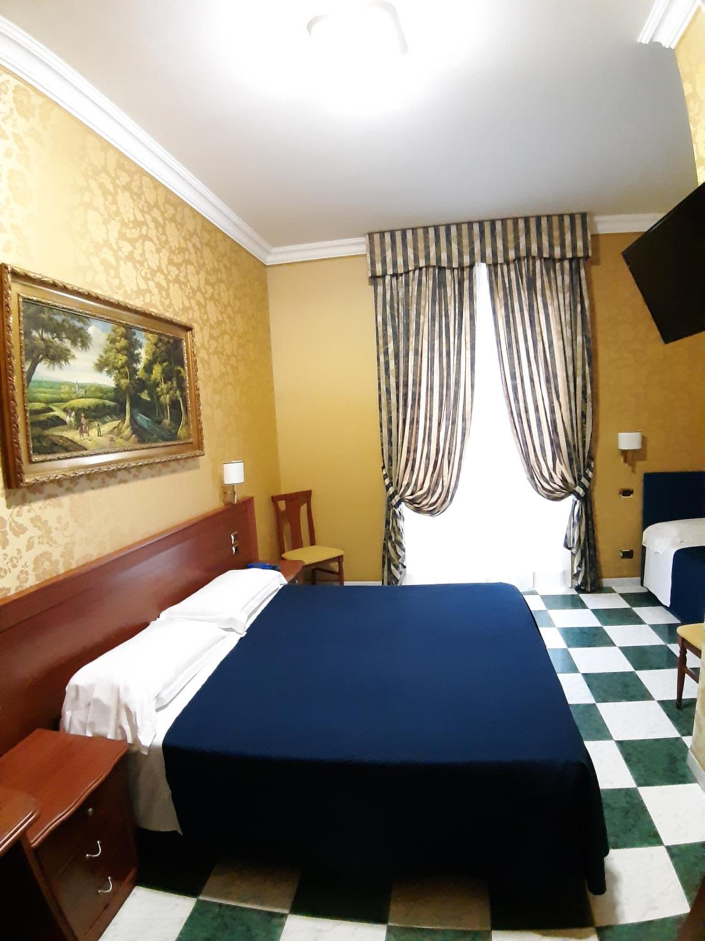 Double or Twin Room with Private Bathroom photo 3