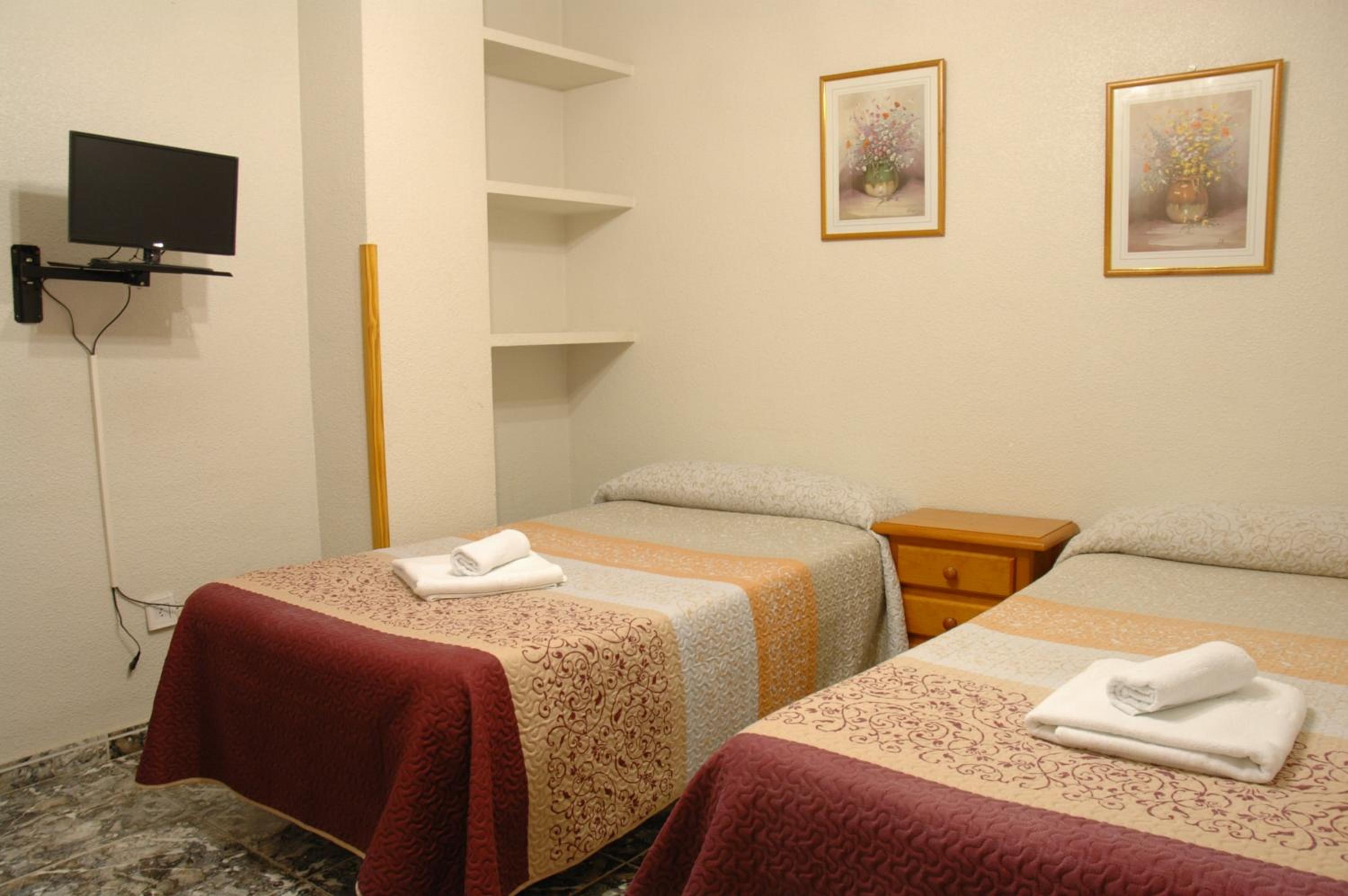 Quadruple Room - Photo 2