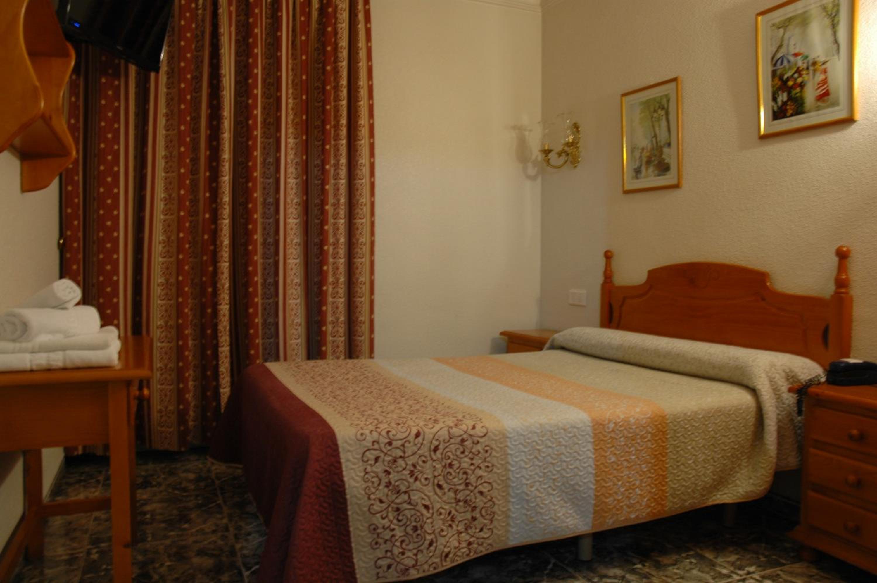 Quadruple Room - Photo 3