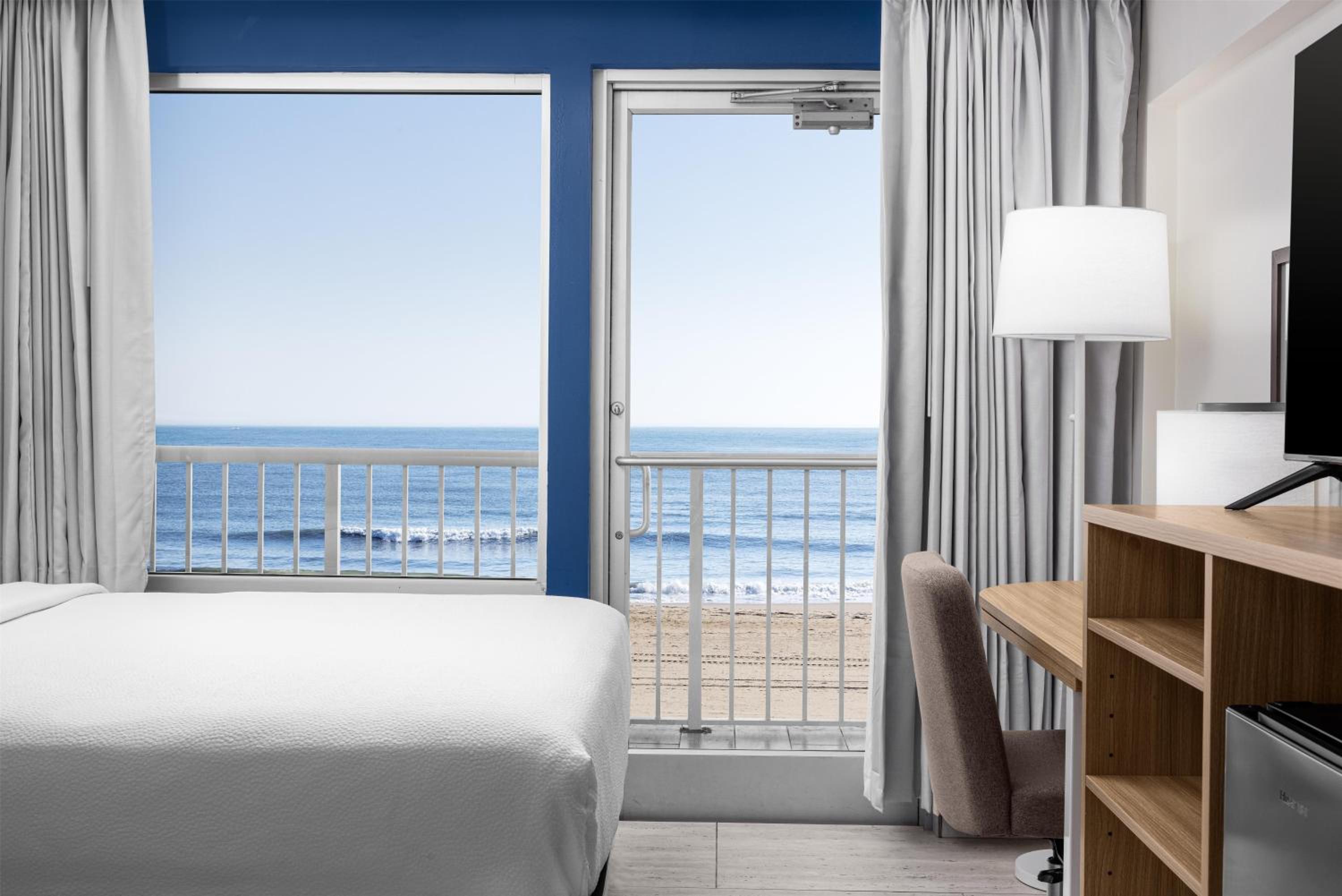 Oceanfront Queen Room with Two Queen Beds - Photo 2