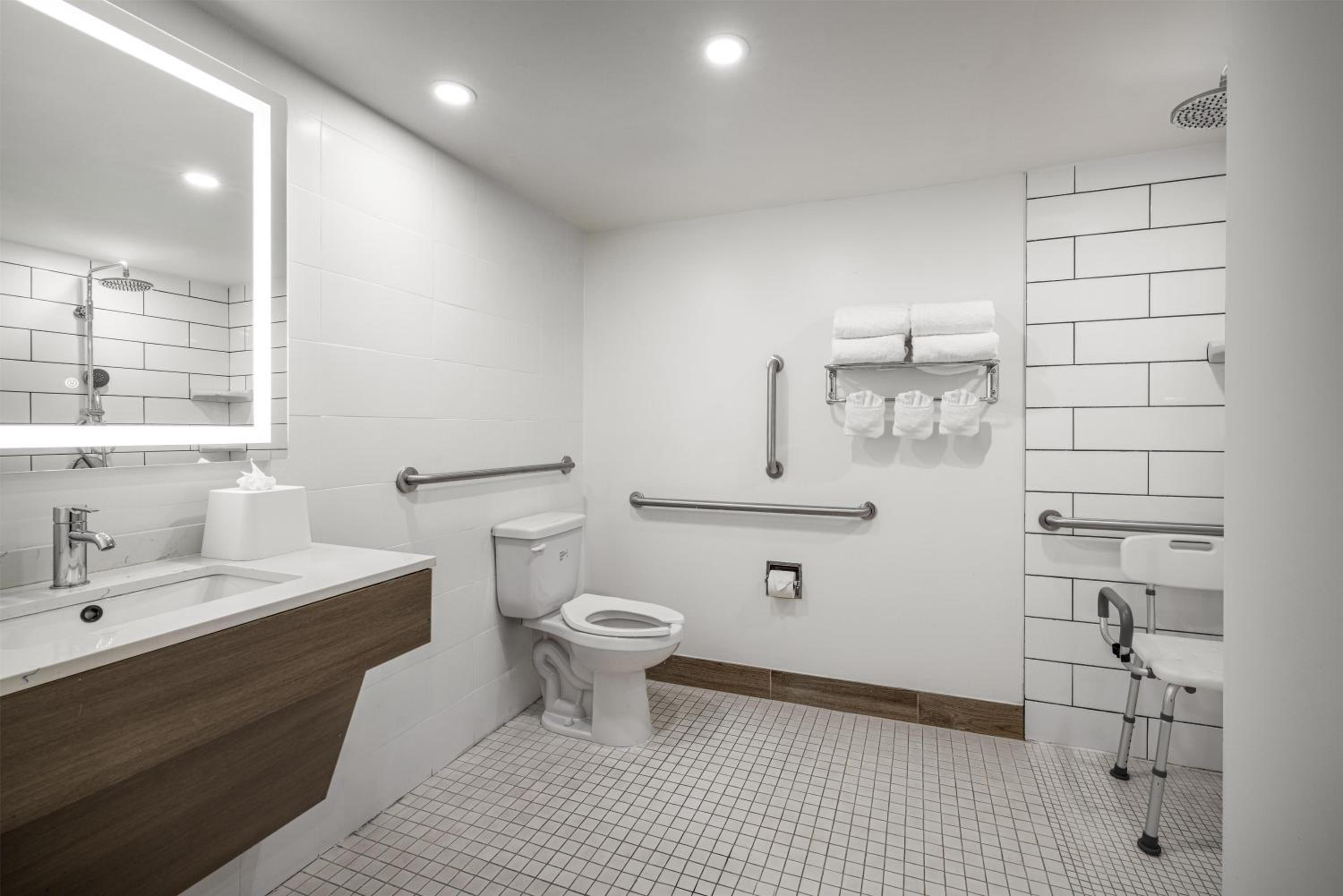King Room with Roll-in Shower and Pool View - Mobility and Hearing Access - Photo 2
